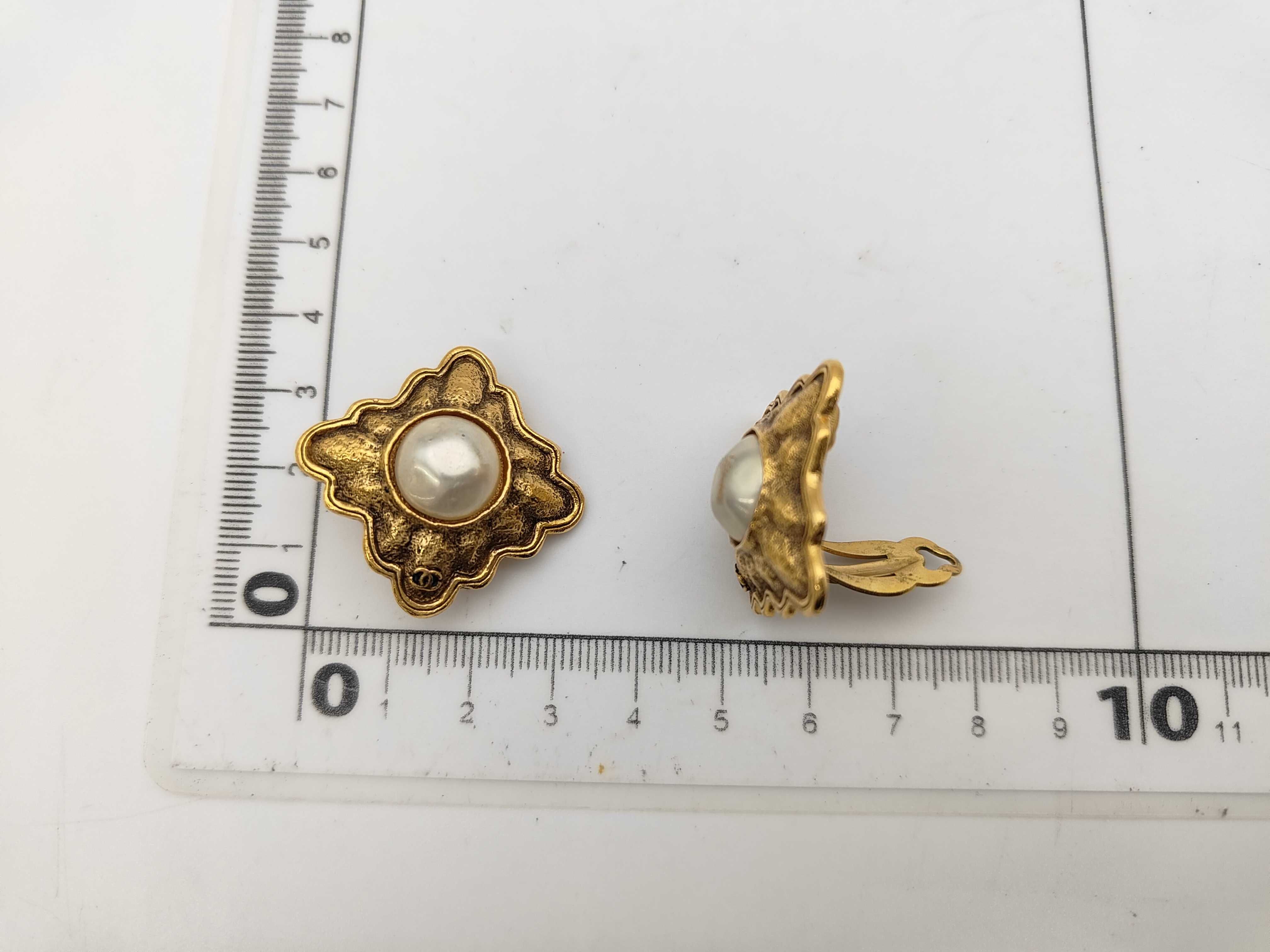 Faux Pearl/Vintage/Size 26/2794 Earrings — view 6