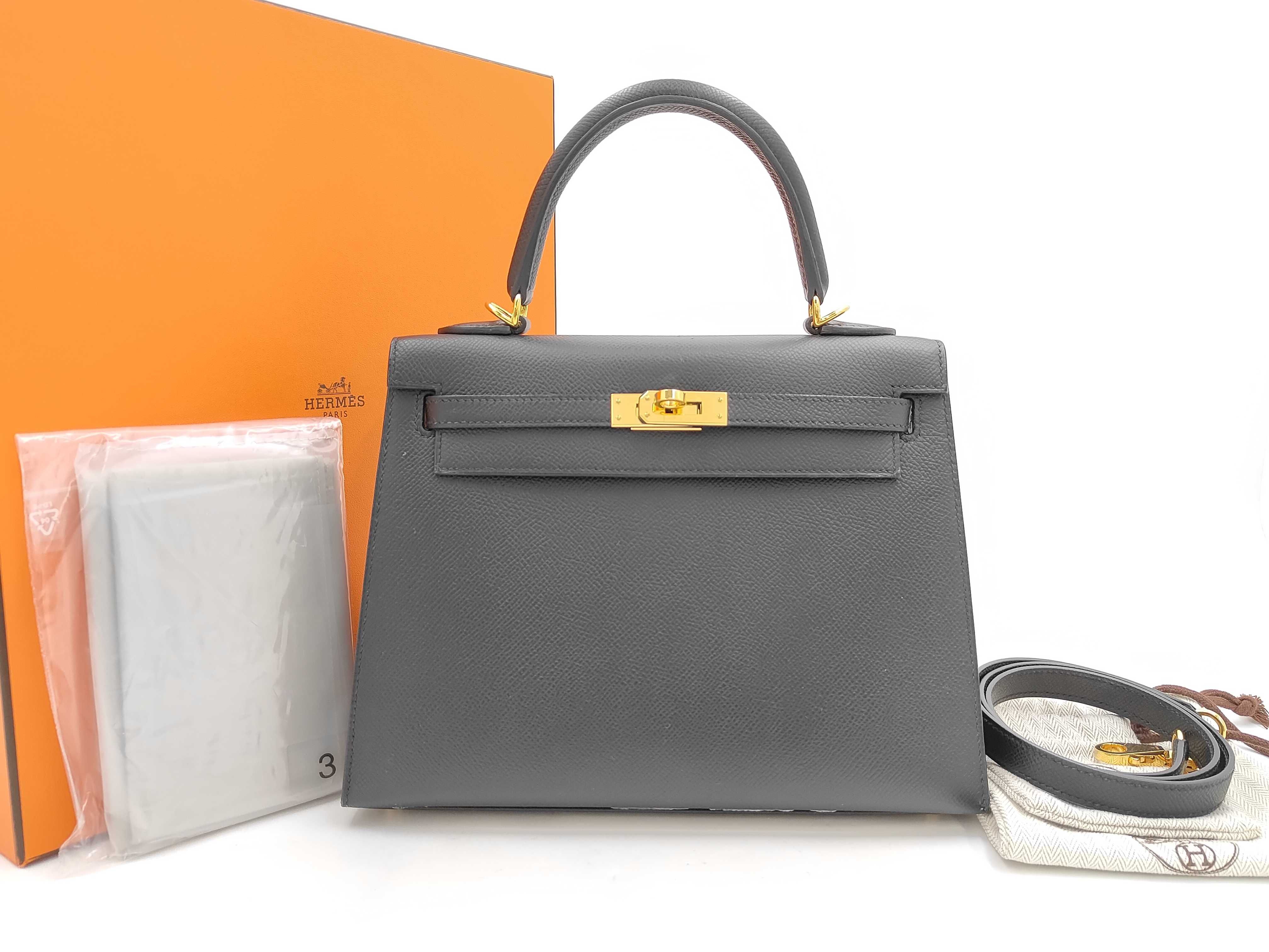 Kelly 25 Handbag, Black with Gold Hardware, U Stamp