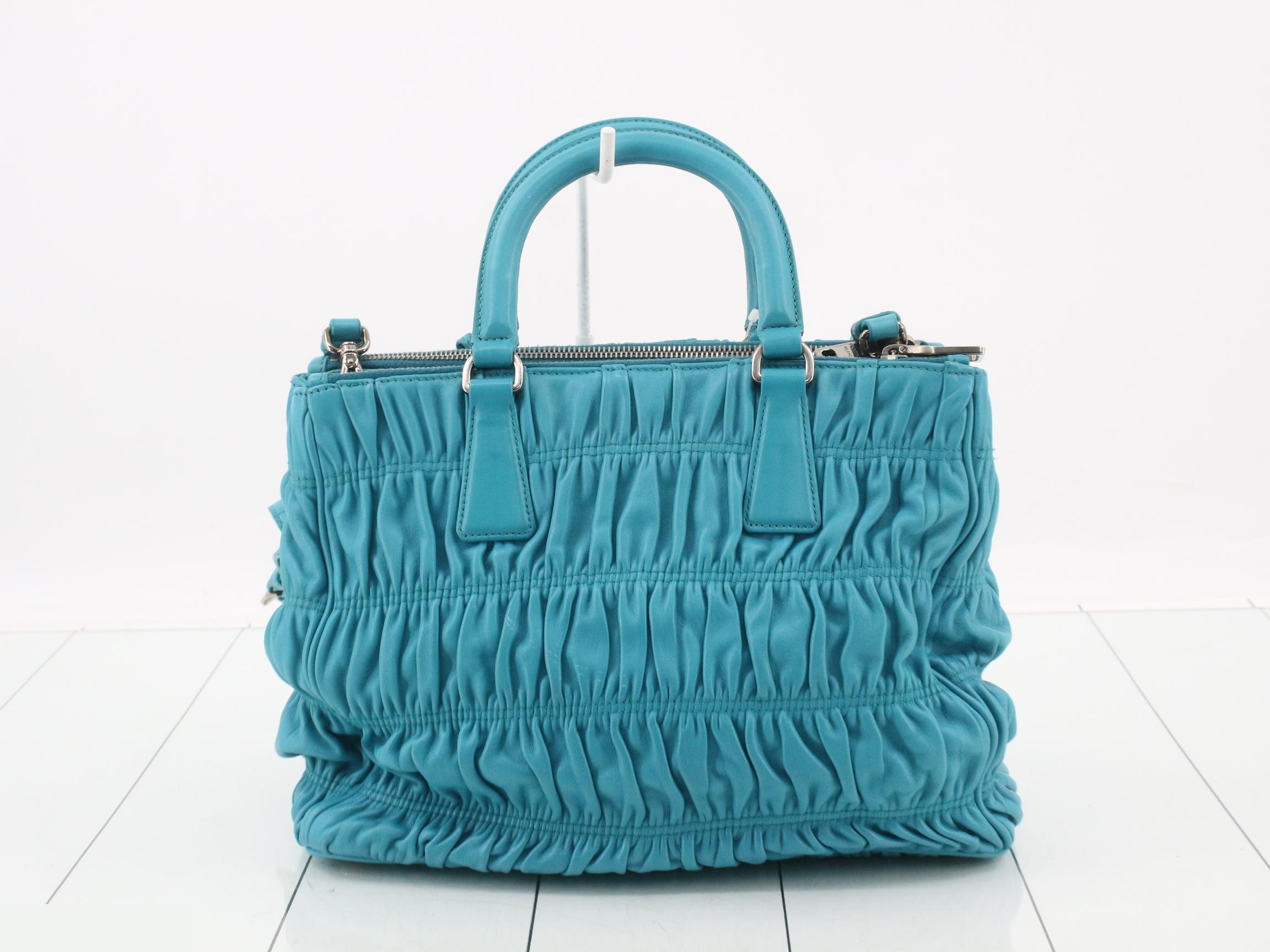 Gathered tote bag, 2-way bag, with shoulder strap. — view 2