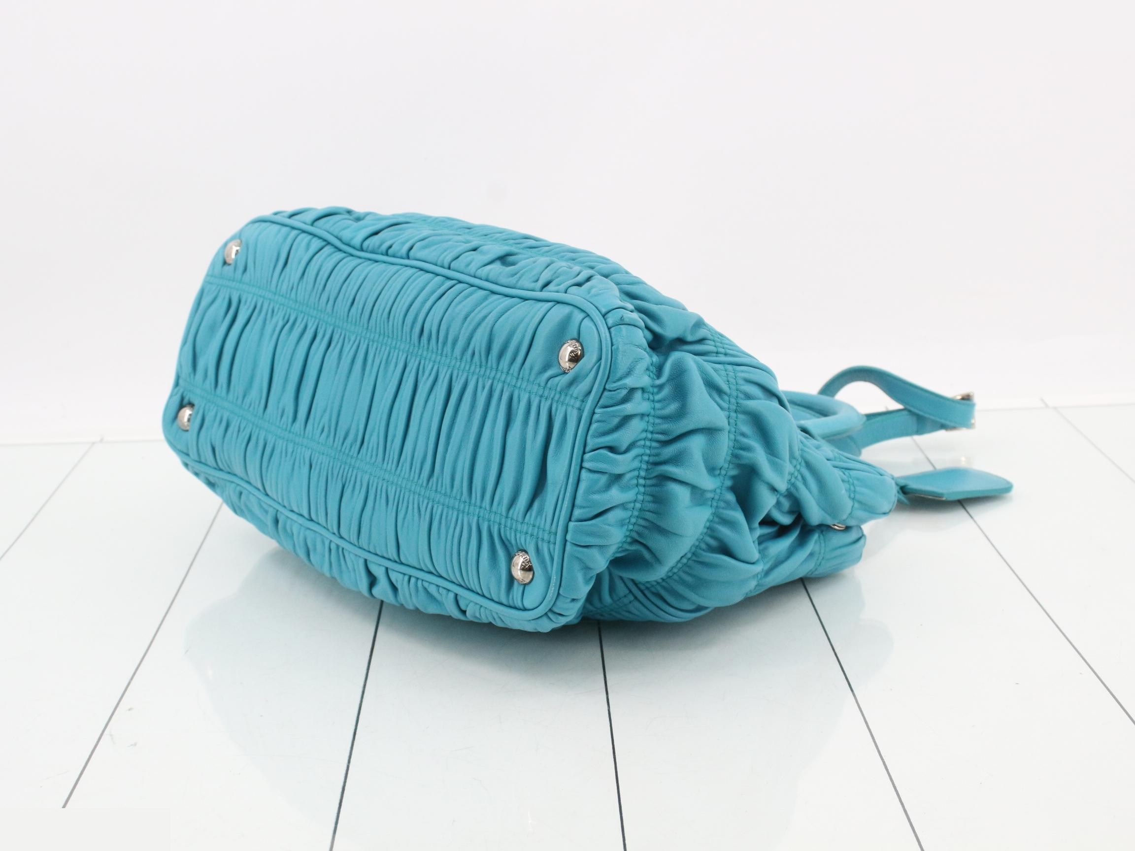 Gathered tote bag, 2-way bag, with shoulder strap. — view 6