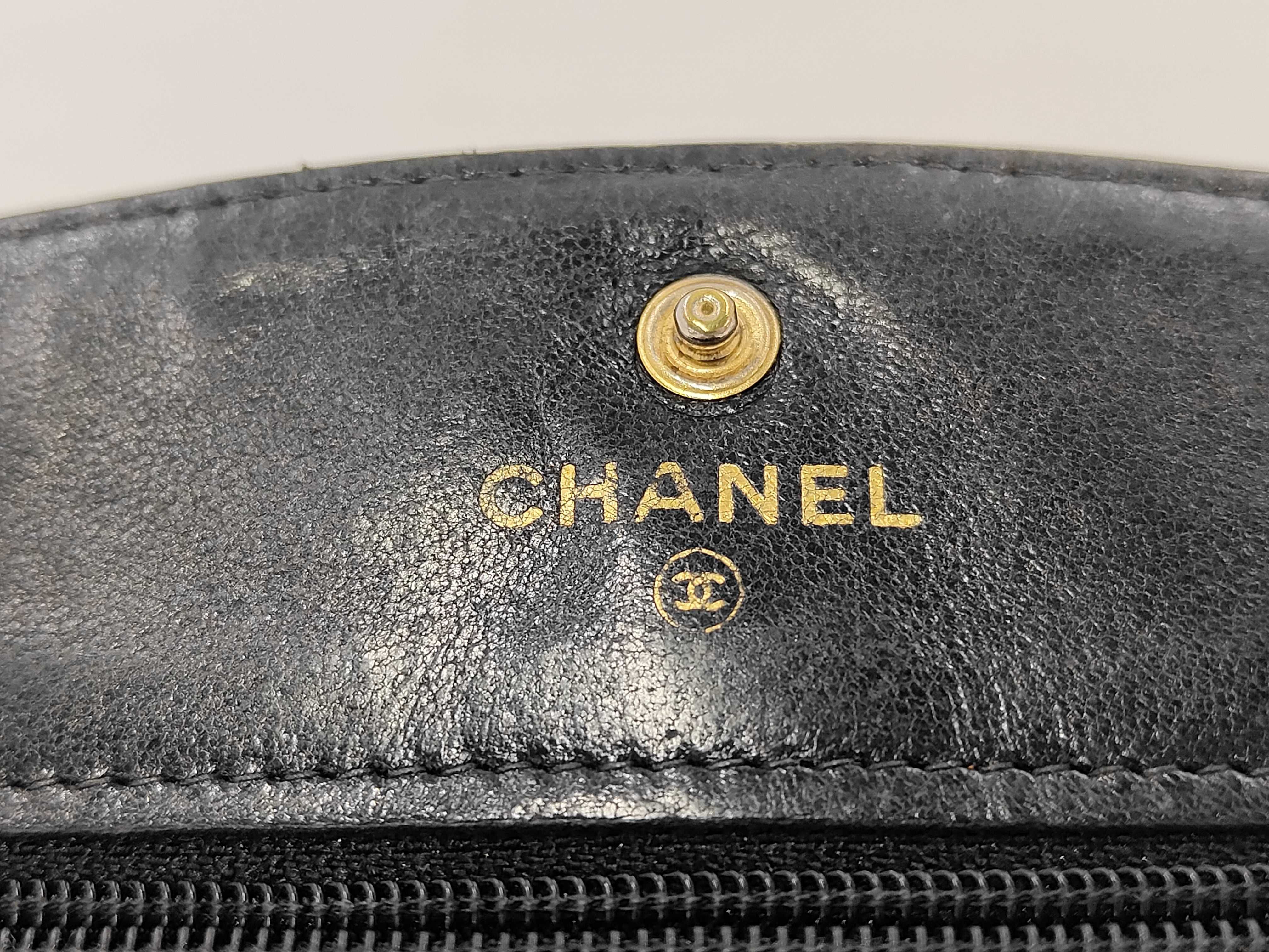 Caviar Chain Wallet Shoulder Bag — view 11
