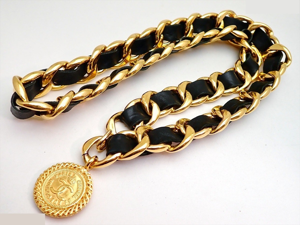 Engraved Coco Mark medal with large chain (approx. 86cm) — view 2