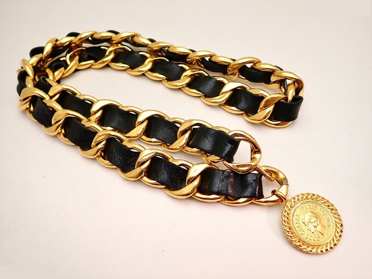 Engraved Coco Mark medal with large chain (approx. 86cm) — view 3