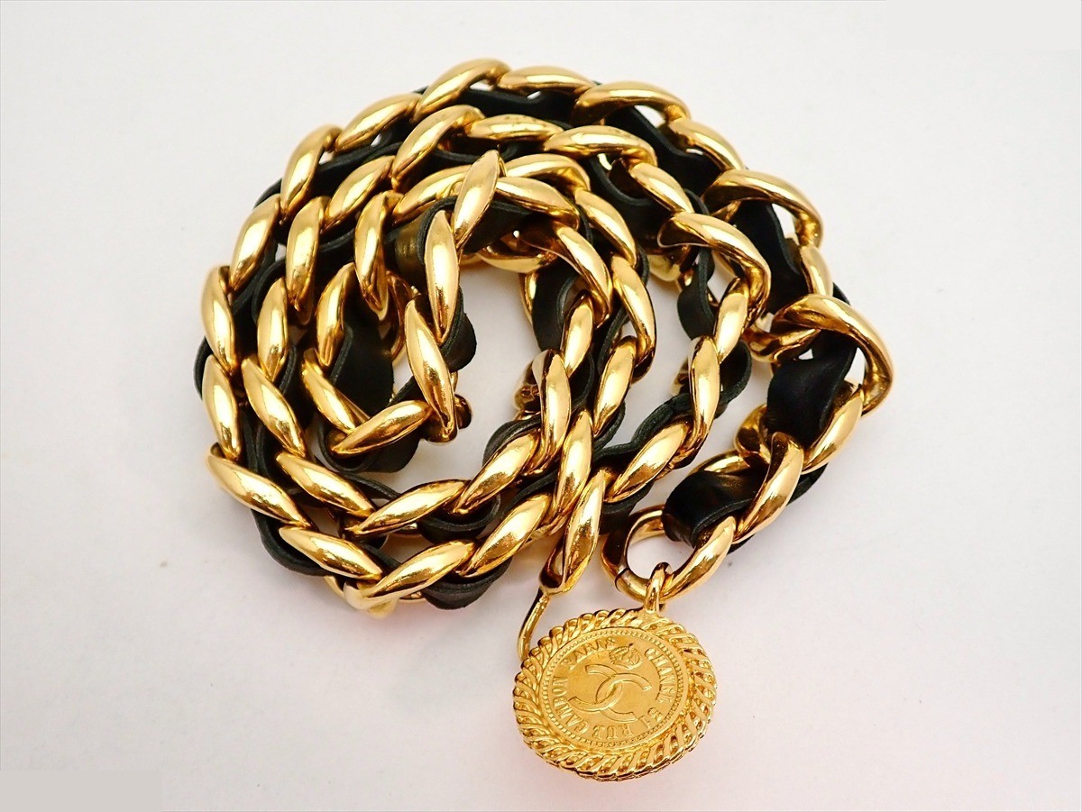 Engraved Coco Mark medal with large chain (approx. 86cm) — view 4