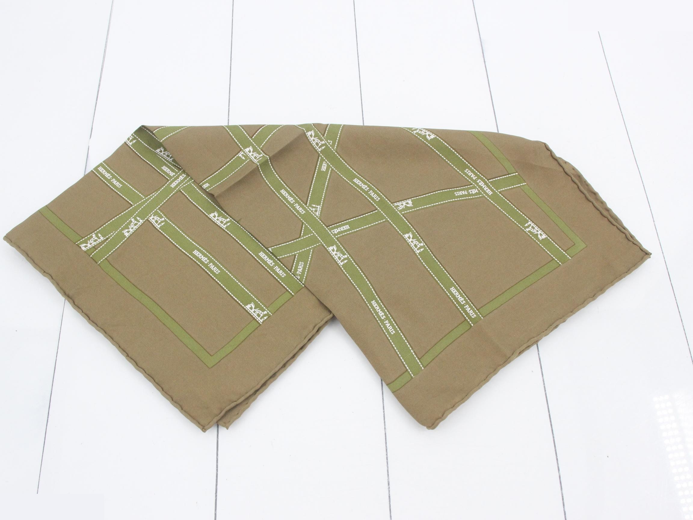 Scarf with tag — view 3