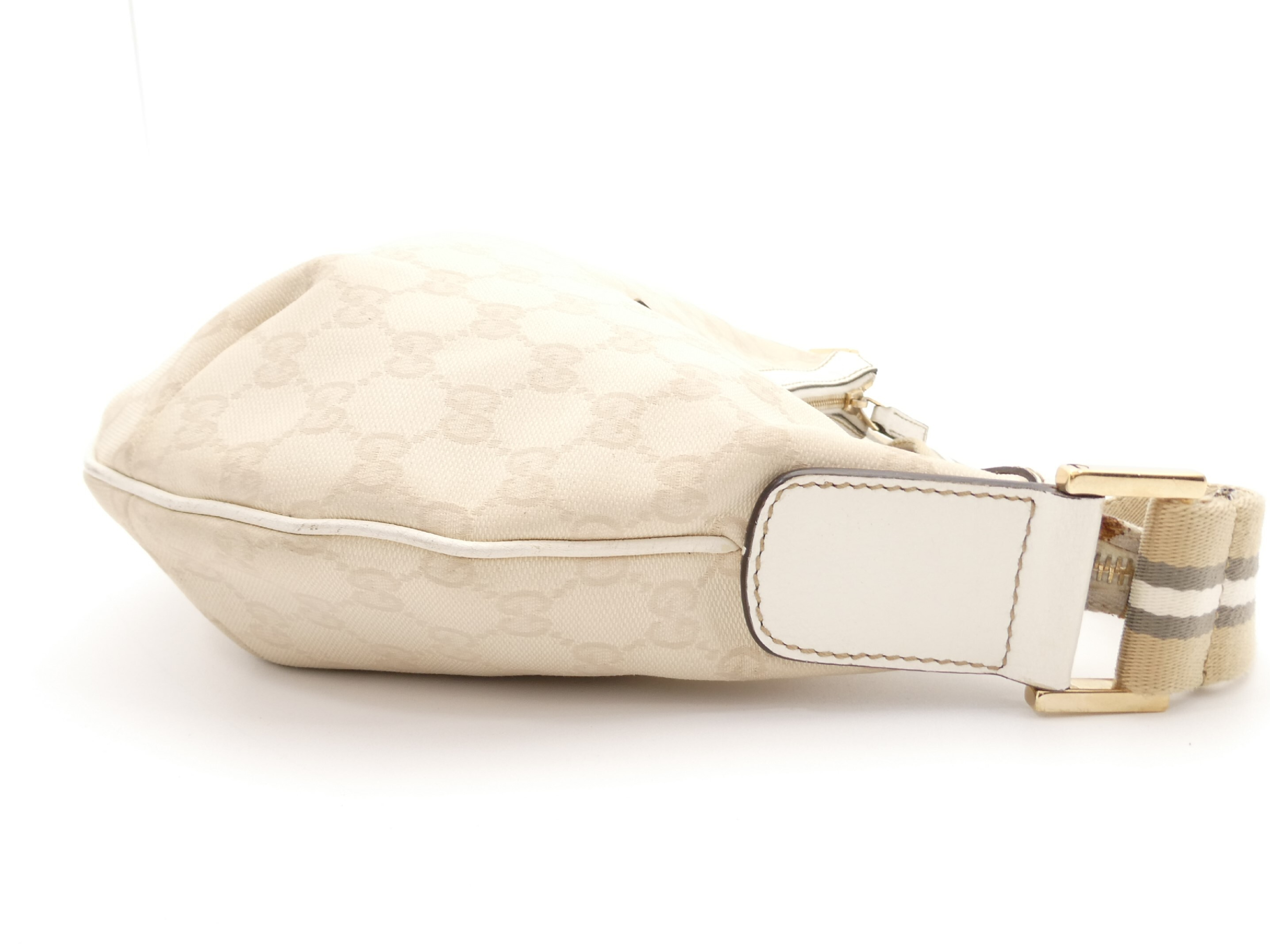GG Supreme Leather Shoulder Bag — view 4