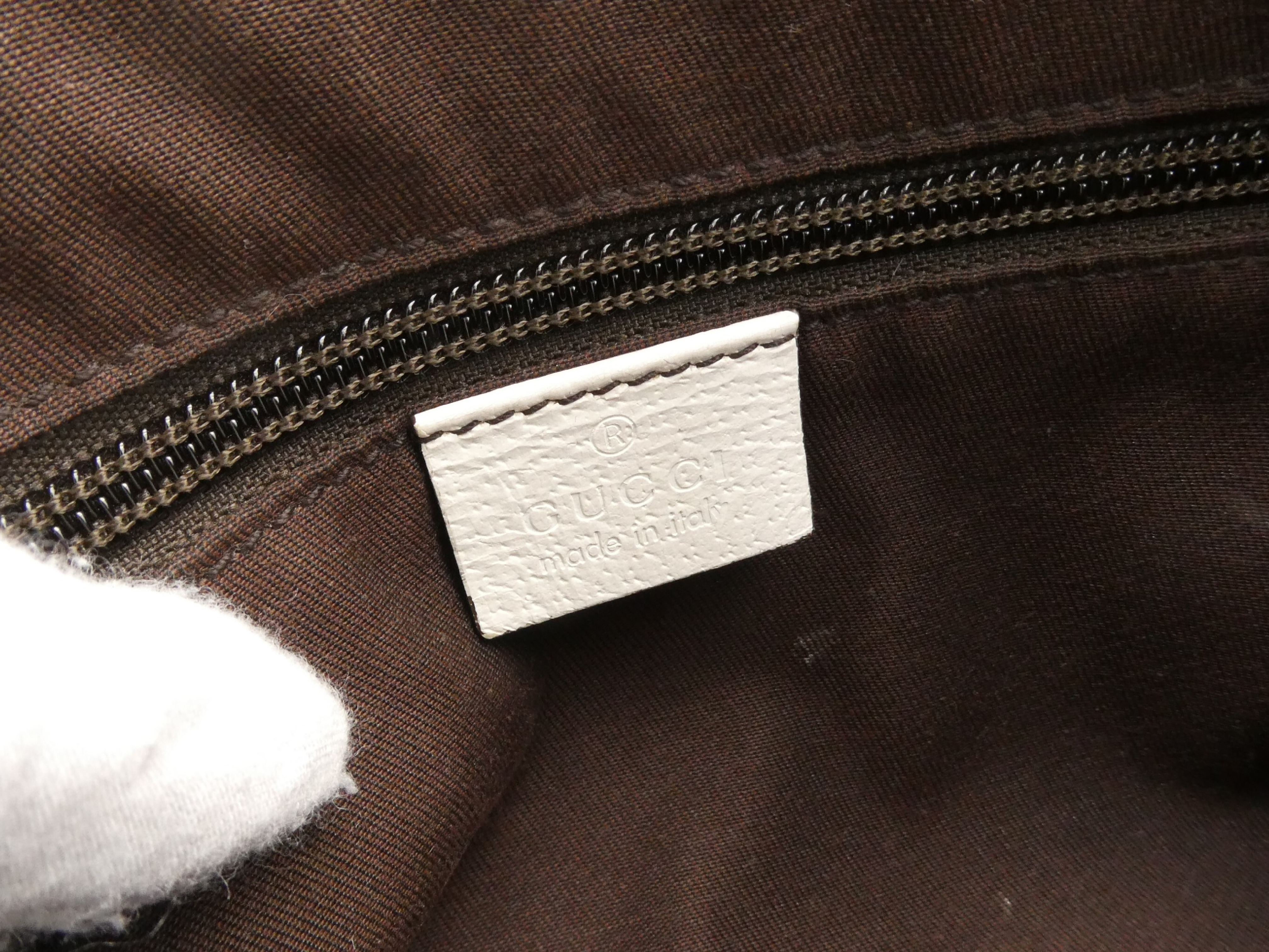 GG Supreme Leather Shoulder Bag — view 8