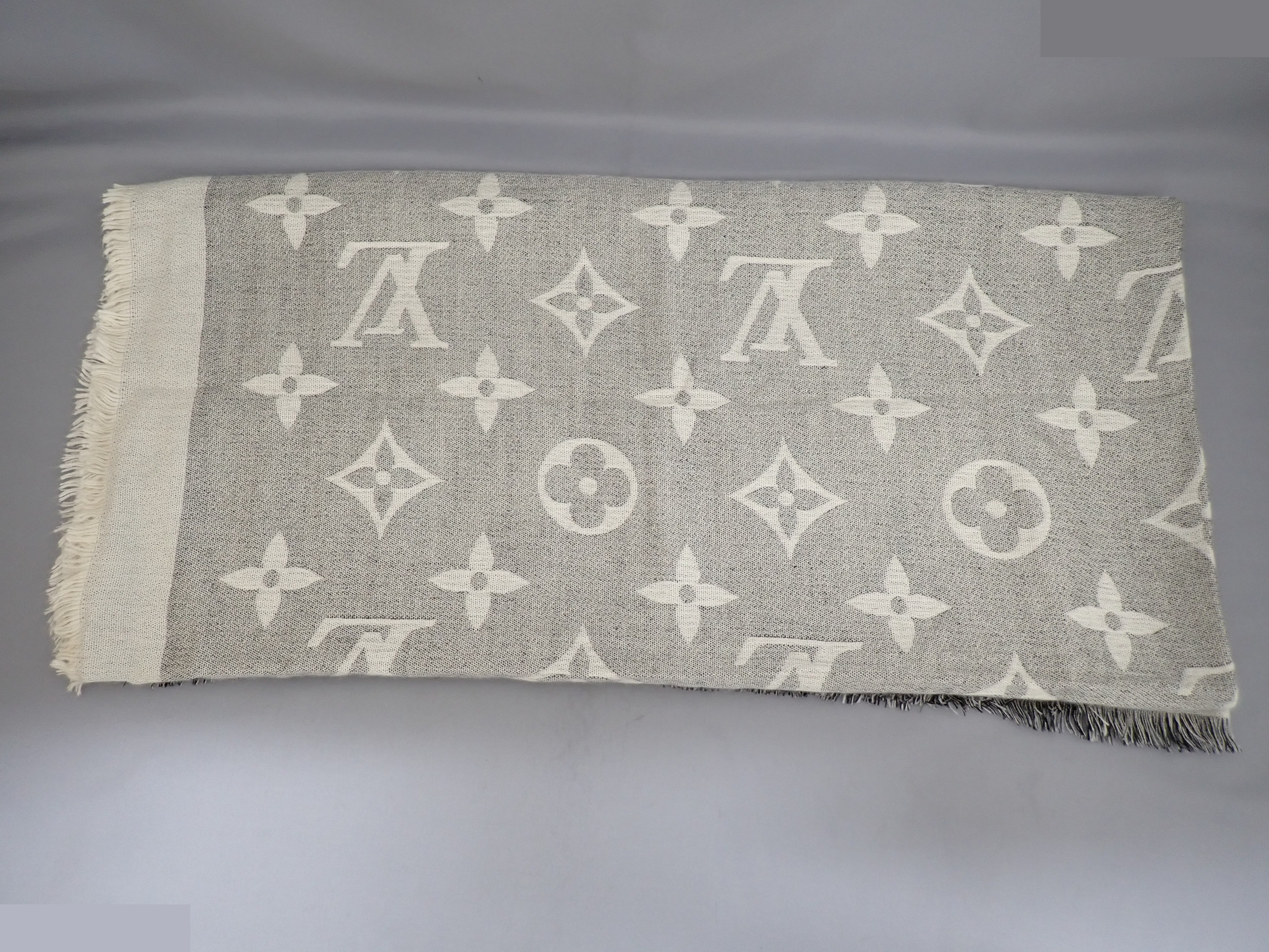 Monogram Giant — view 2