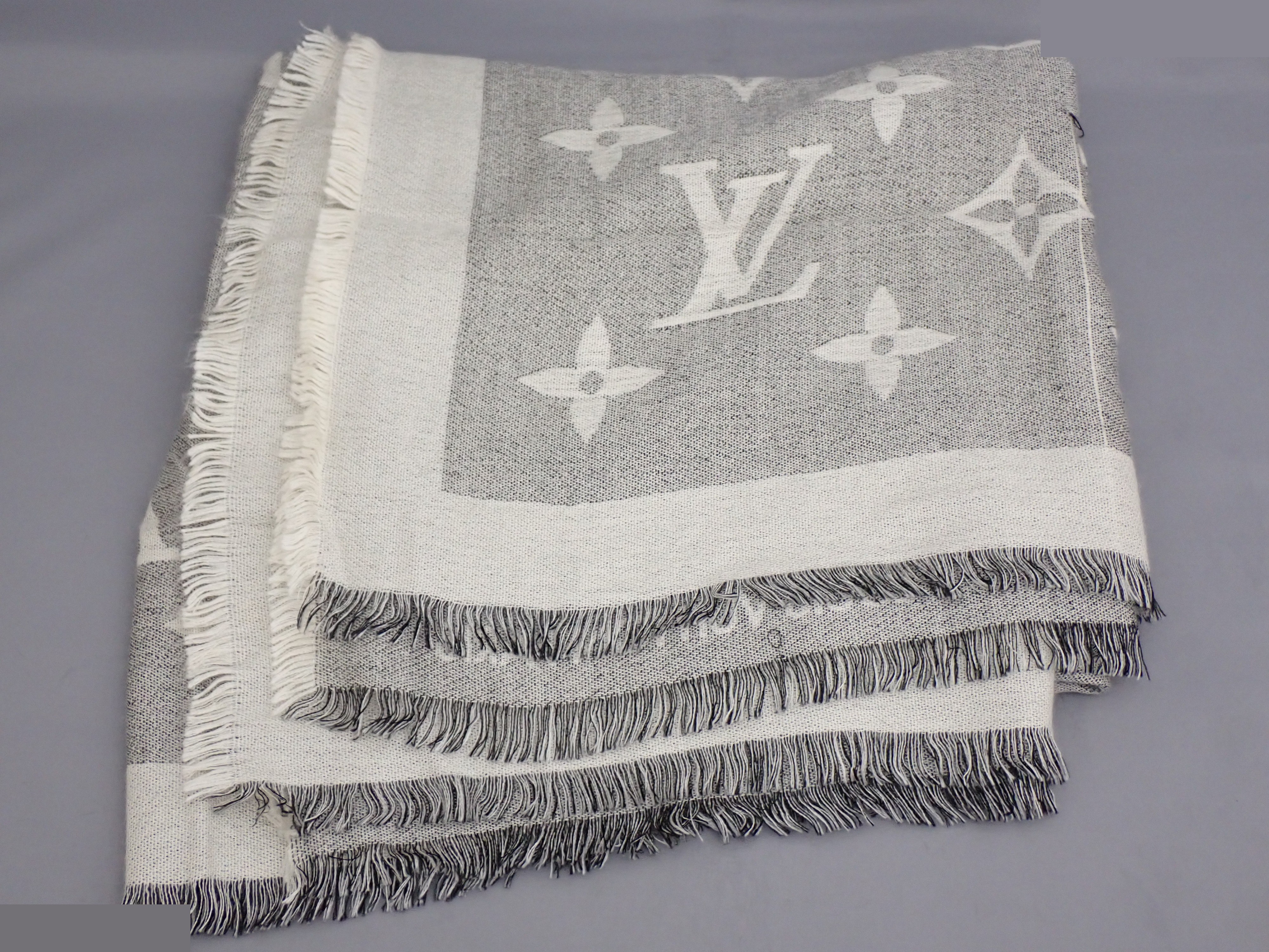 Monogram Giant — view 6