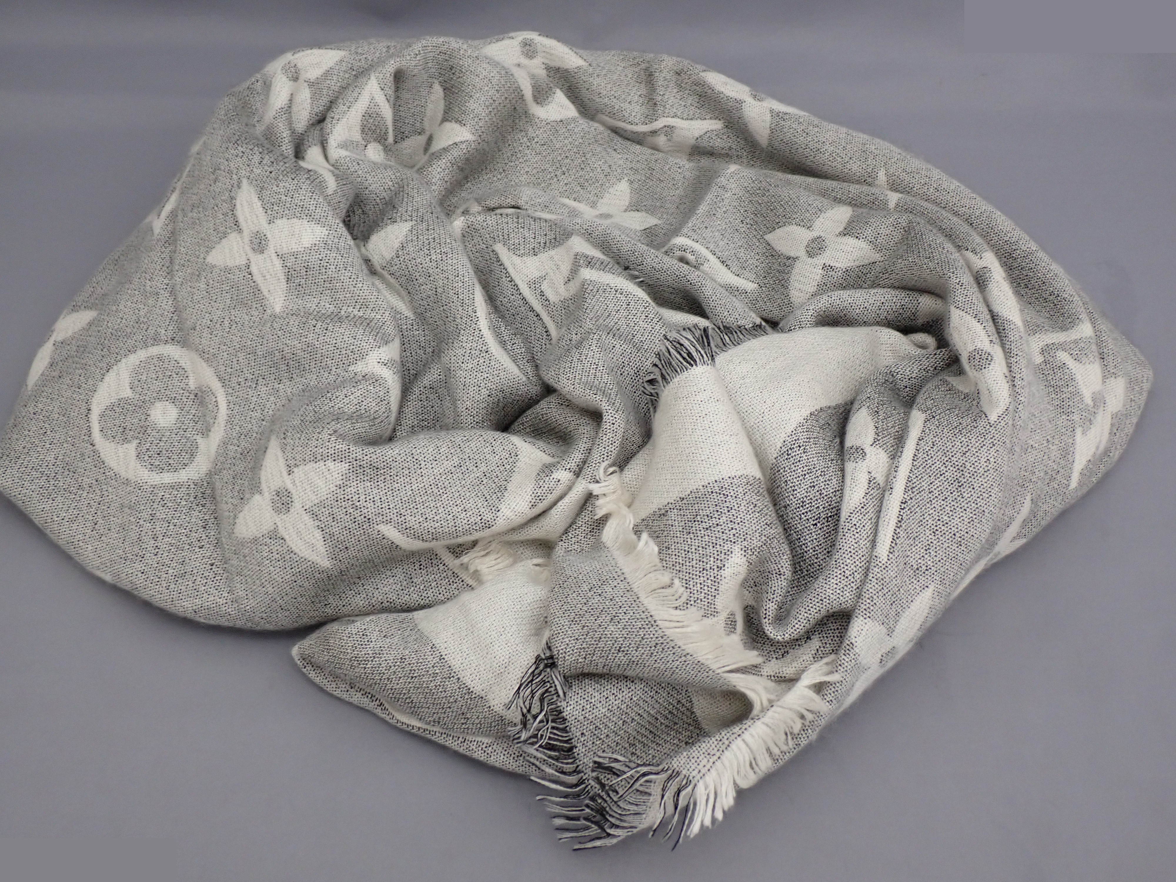 Monogram Giant — view 7