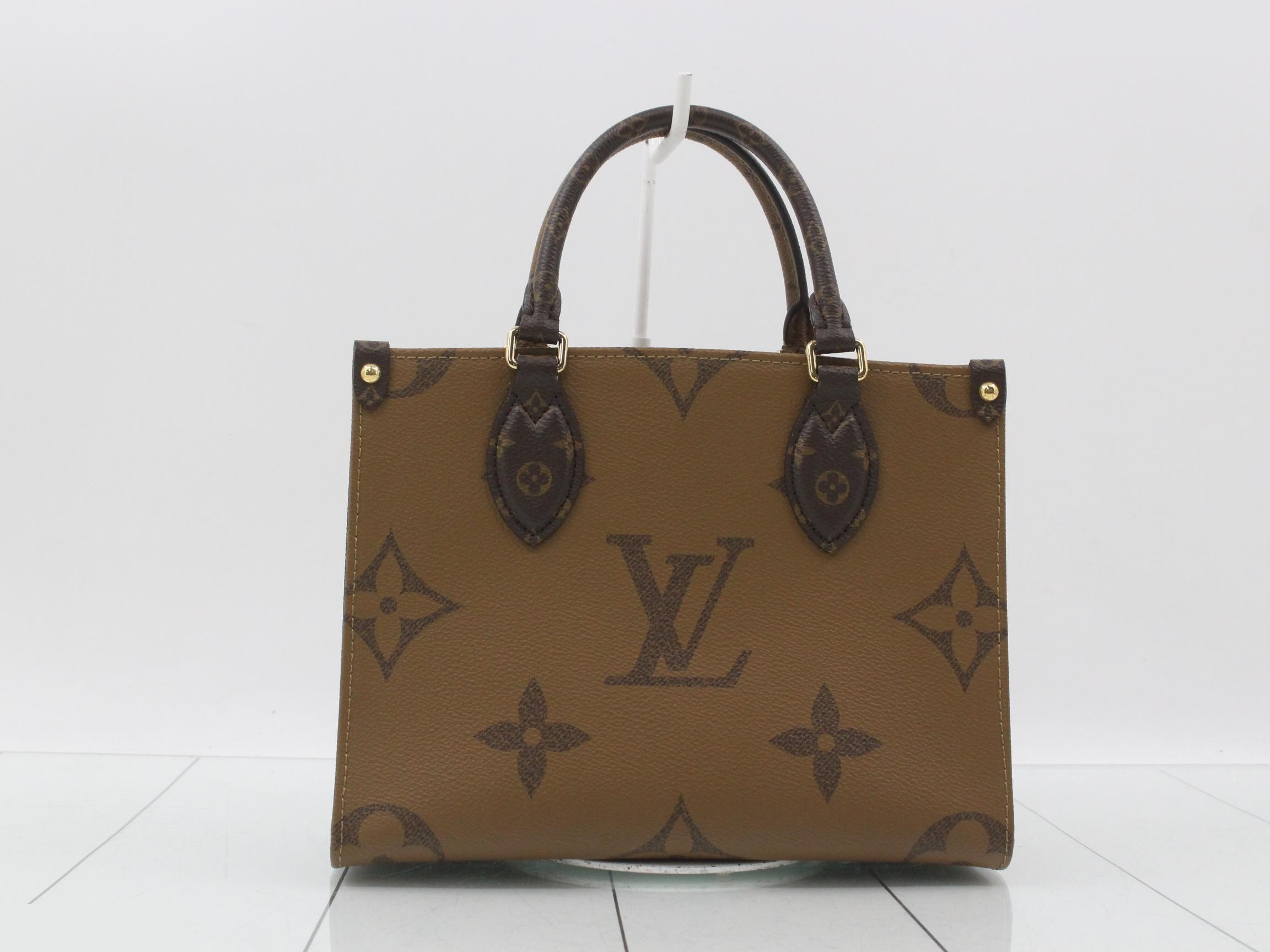 Monogram Giant Reverse OnTheGo PM — view 2