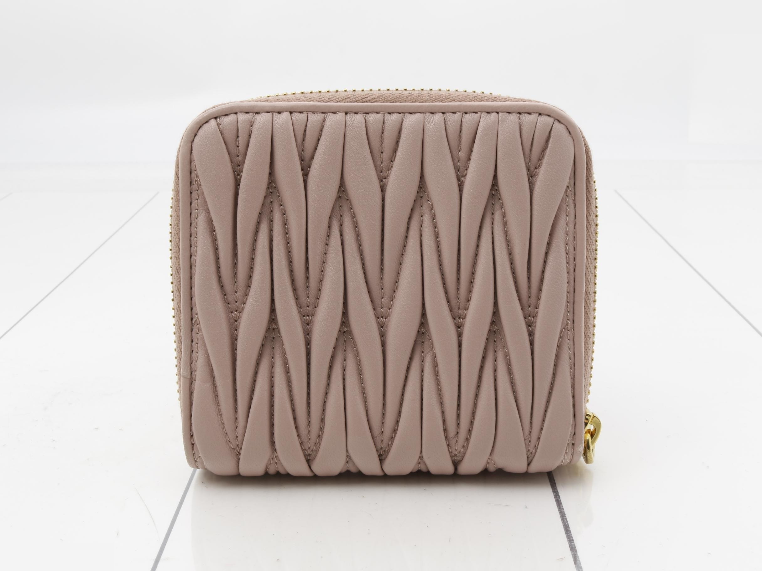 Matelassé bi-fold wallet — view 2