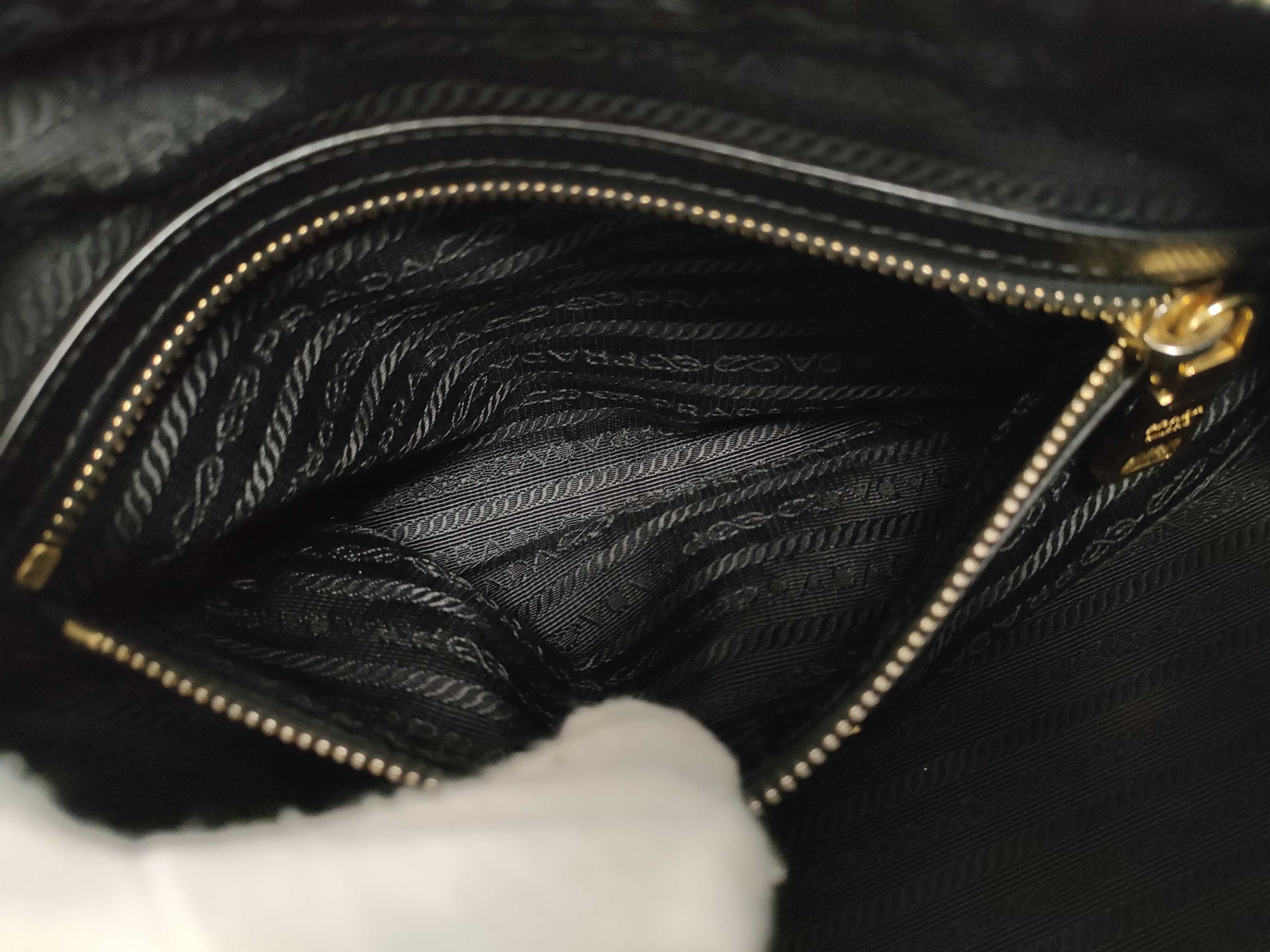 Saffiano Leather Handbag Shoulder Bag with Serial Number, Padlock, and Key — view 11