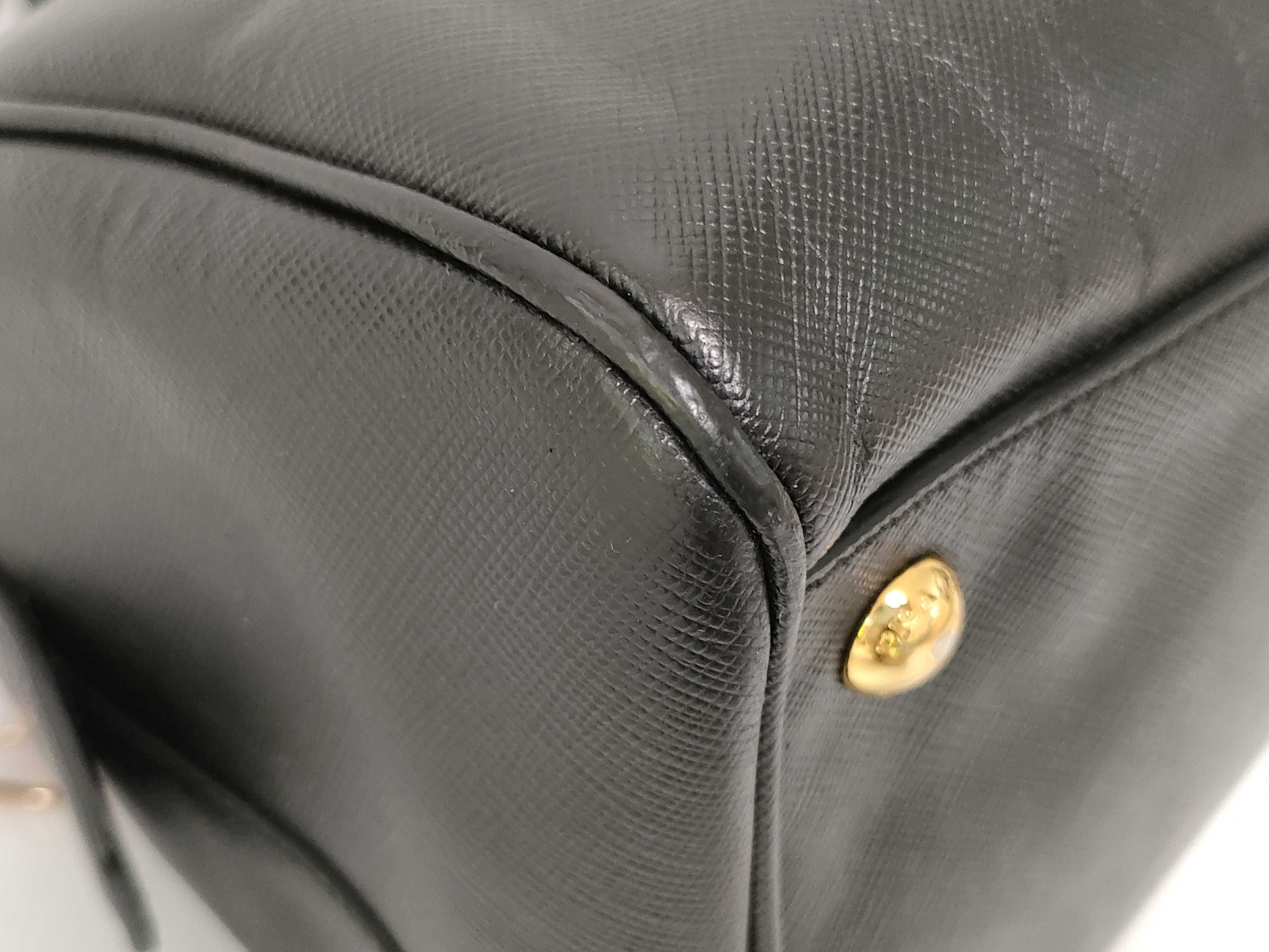 Saffiano Leather Handbag Shoulder Bag with Serial Number, Padlock, and Key — view 4