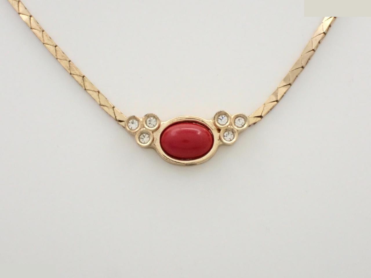 Other lines: Precious metals, necklaces, rhinestones, colored stones, gold