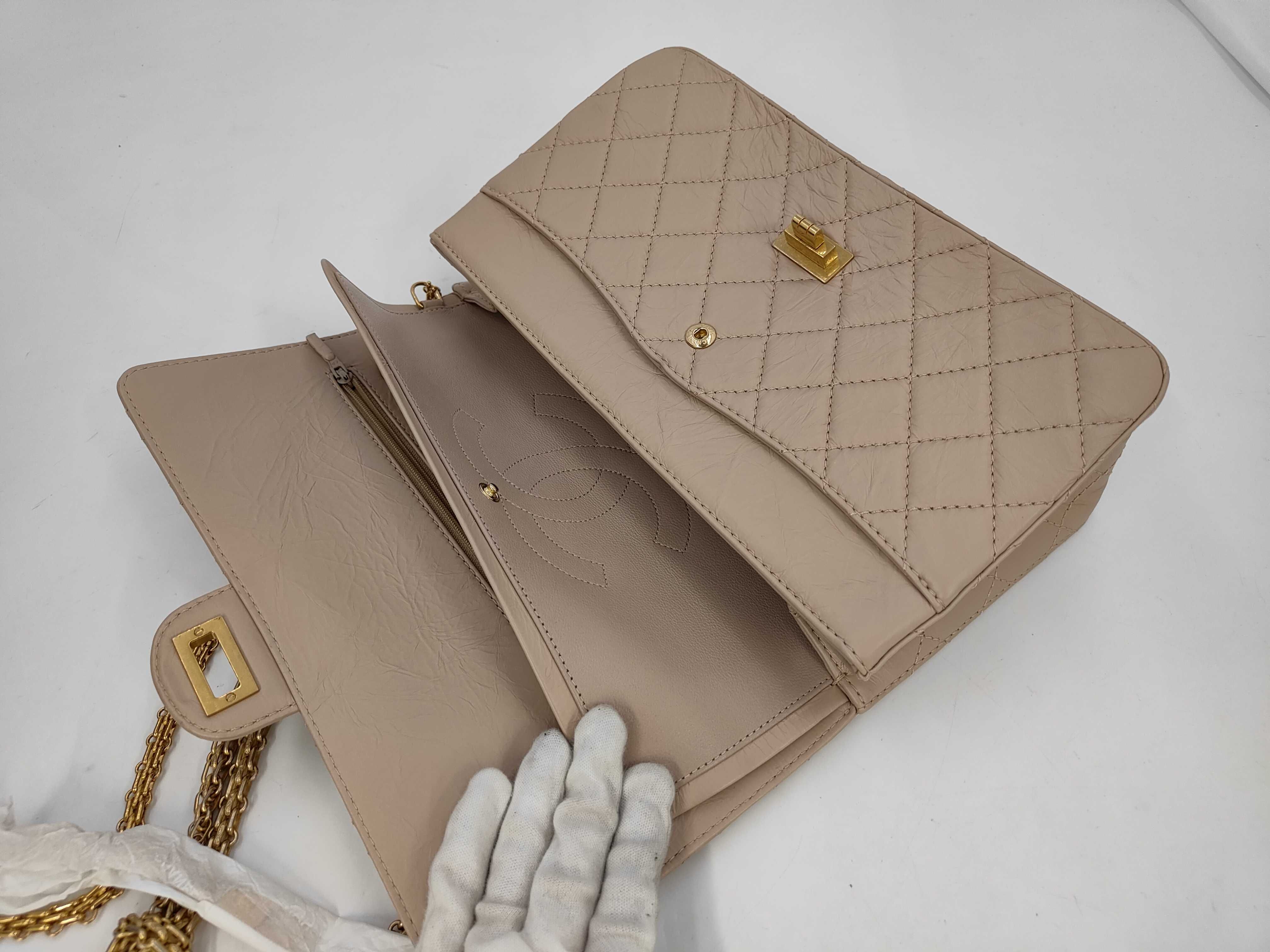 2.55 Matelassé 28 Double Flap Chain Shoulder Bag with Gold Hardware 23969774 Shoulder Bag — view 8