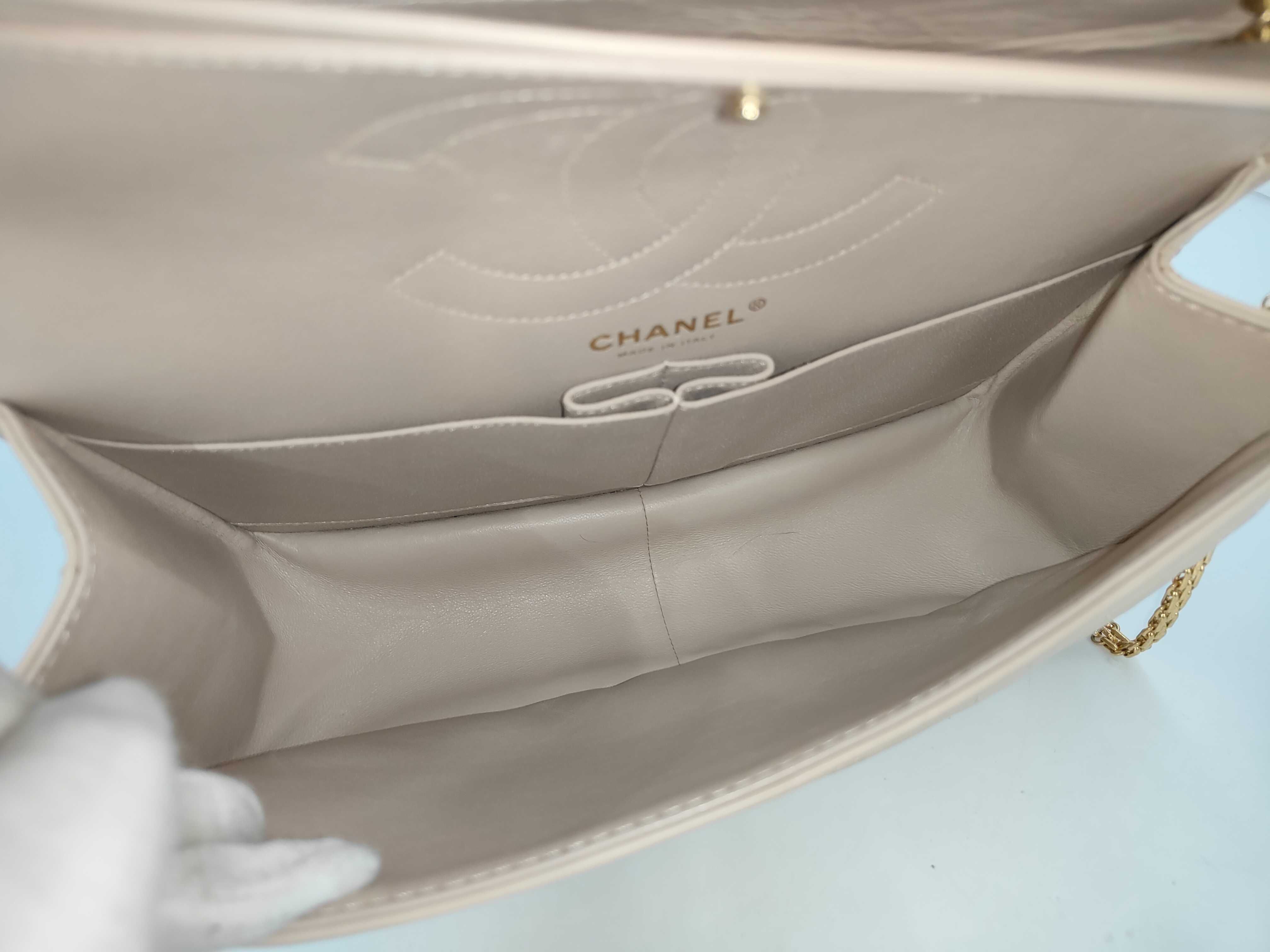 2.55 Matelassé 28 Double Flap Chain Shoulder Bag with Gold Hardware 23969774 Shoulder Bag — view 9