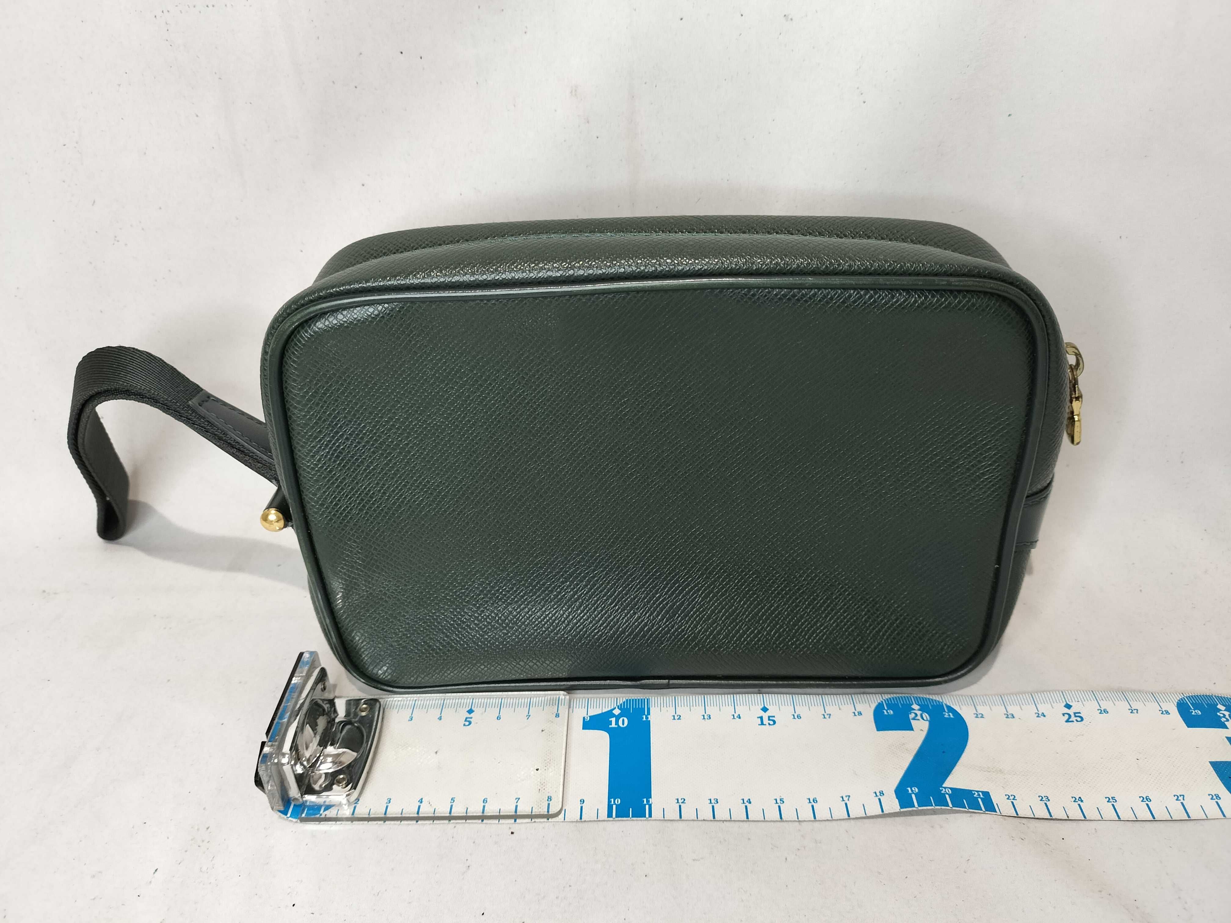 Epi Vuitton Taiga Kalga Taiga Epicea Second Bag M30814 Green CA0011 Second Bag — view 3