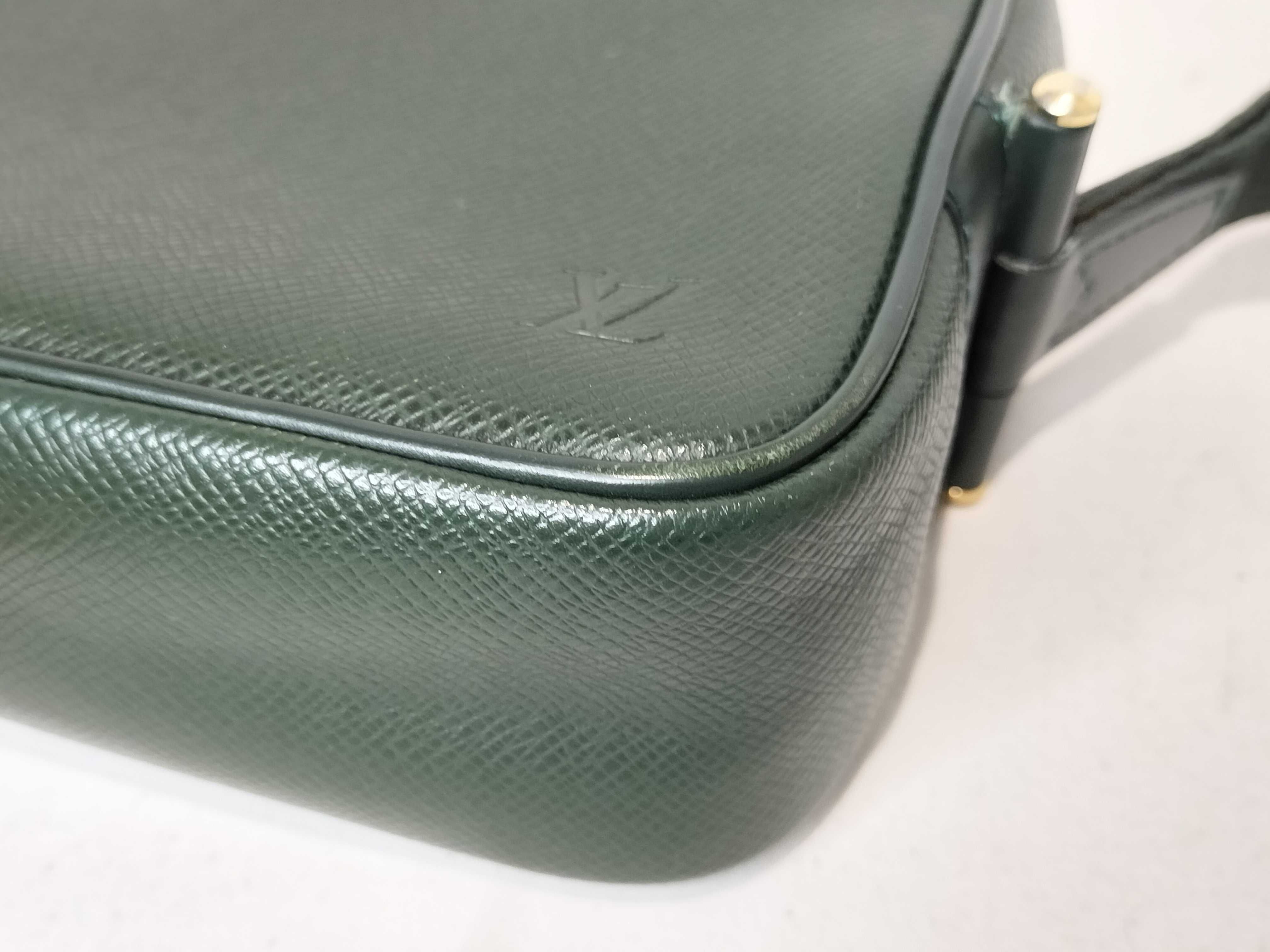 Epi Vuitton Taiga Kalga Taiga Epicea Second Bag M30814 Green CA0011 Second Bag — view 7