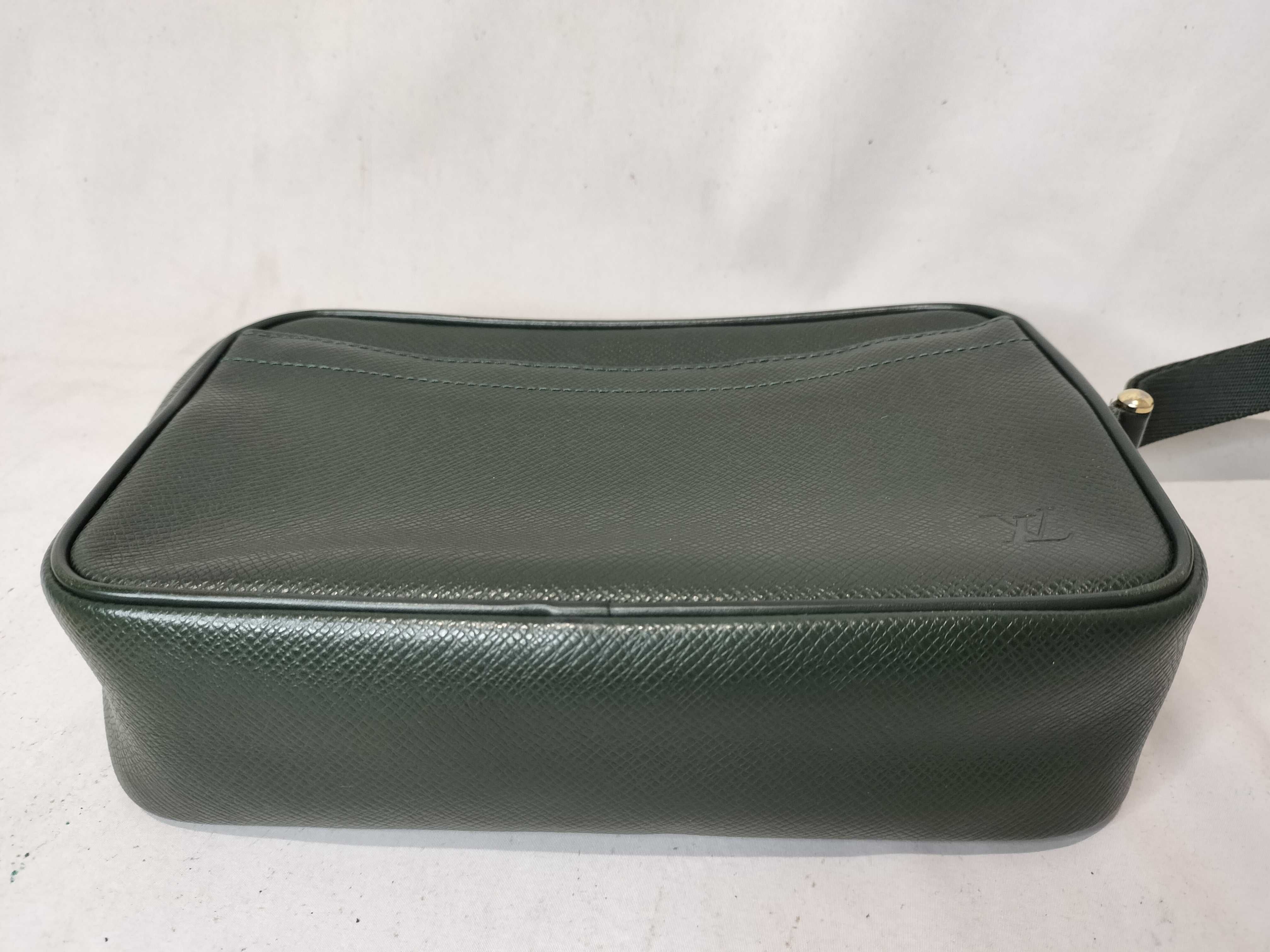 Epi Vuitton Taiga Kalga Taiga Epicea Second Bag M30814 Green CA0011 Second Bag — view 8
