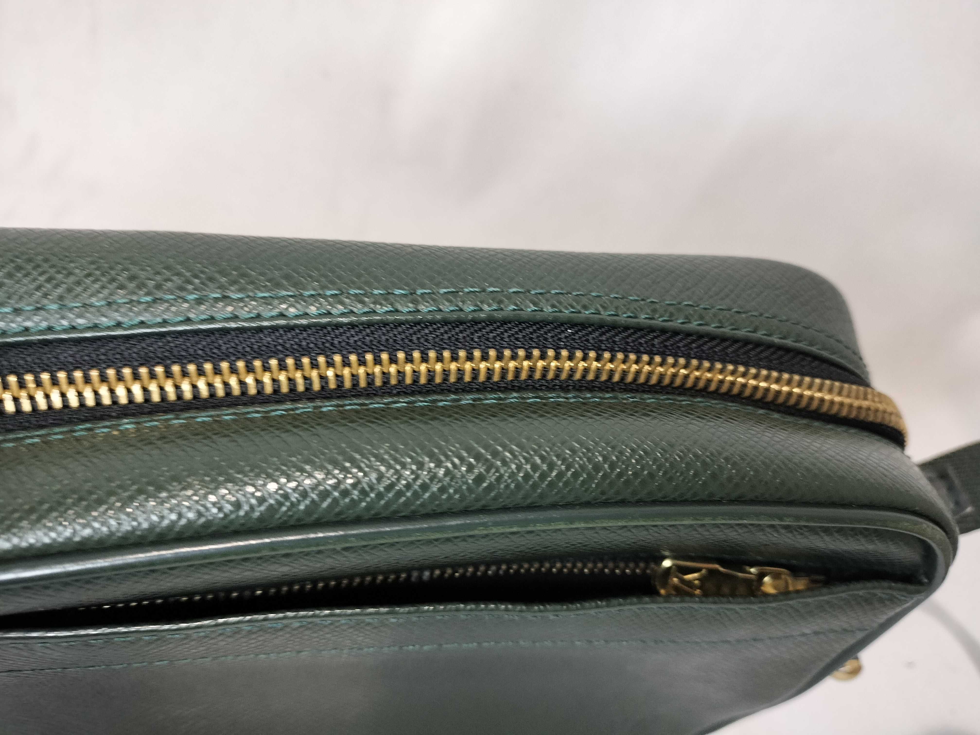 Epi Vuitton Taiga Kalga Taiga Epicea Second Bag M30814 Green CA0011 Second Bag — view 9
