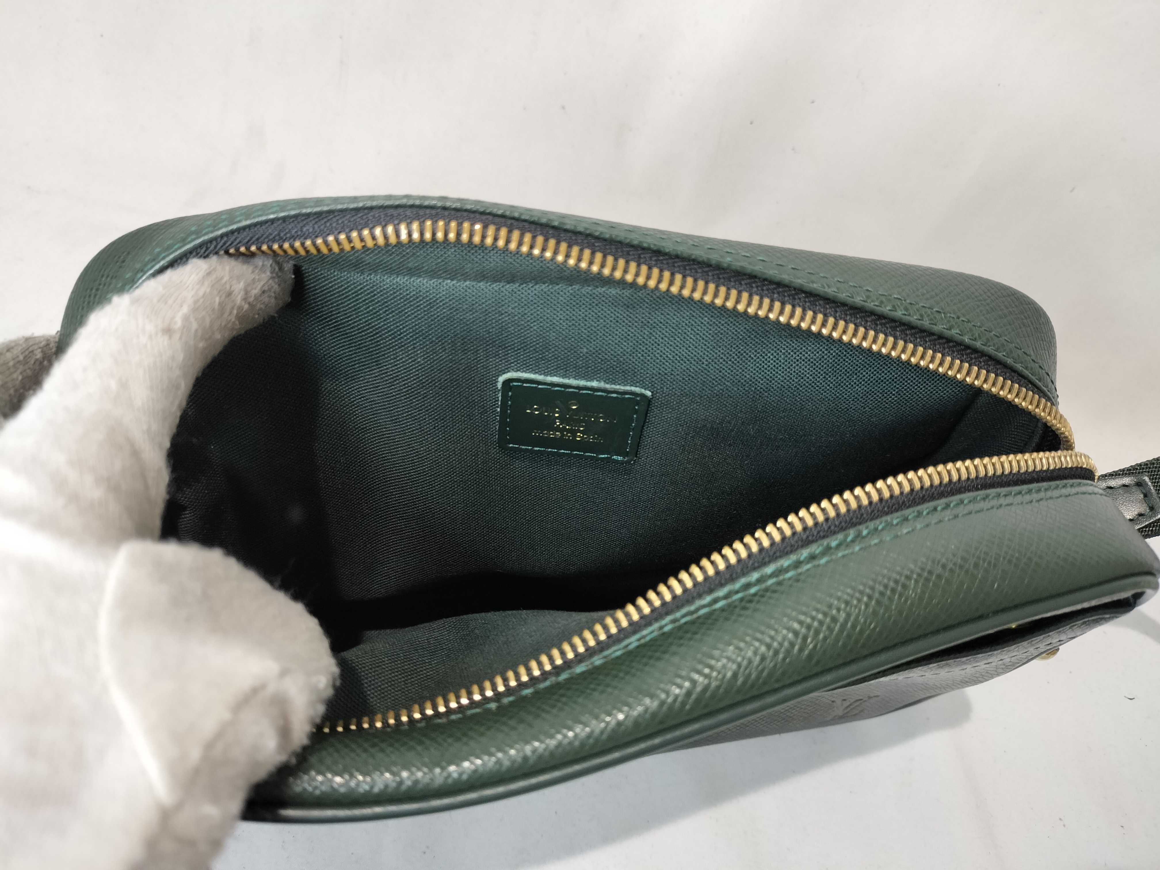 Epi Vuitton Taiga Kalga Taiga Epicea Second Bag M30814 Green CA0011 Second Bag — view 10