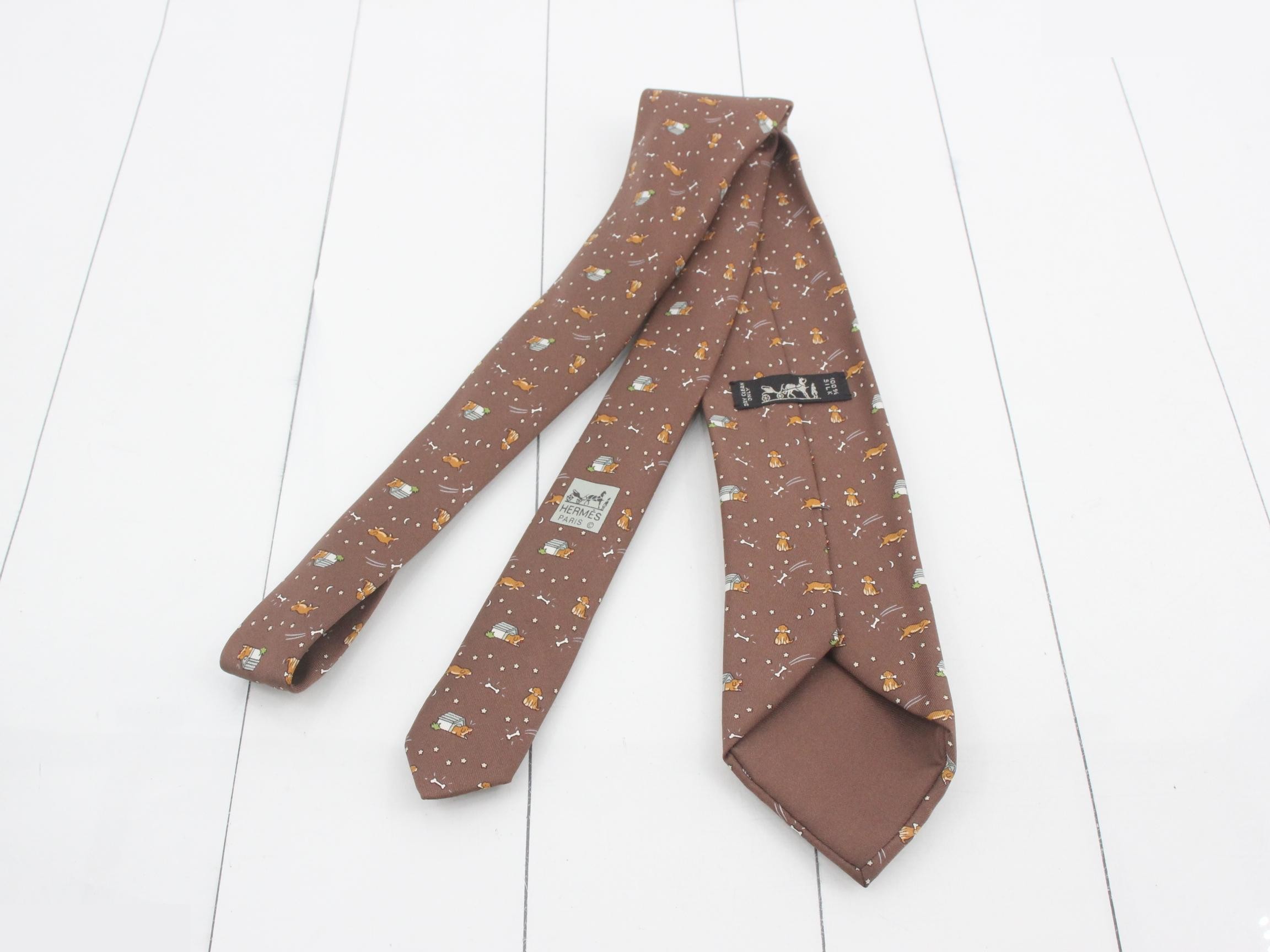 tie — view 2