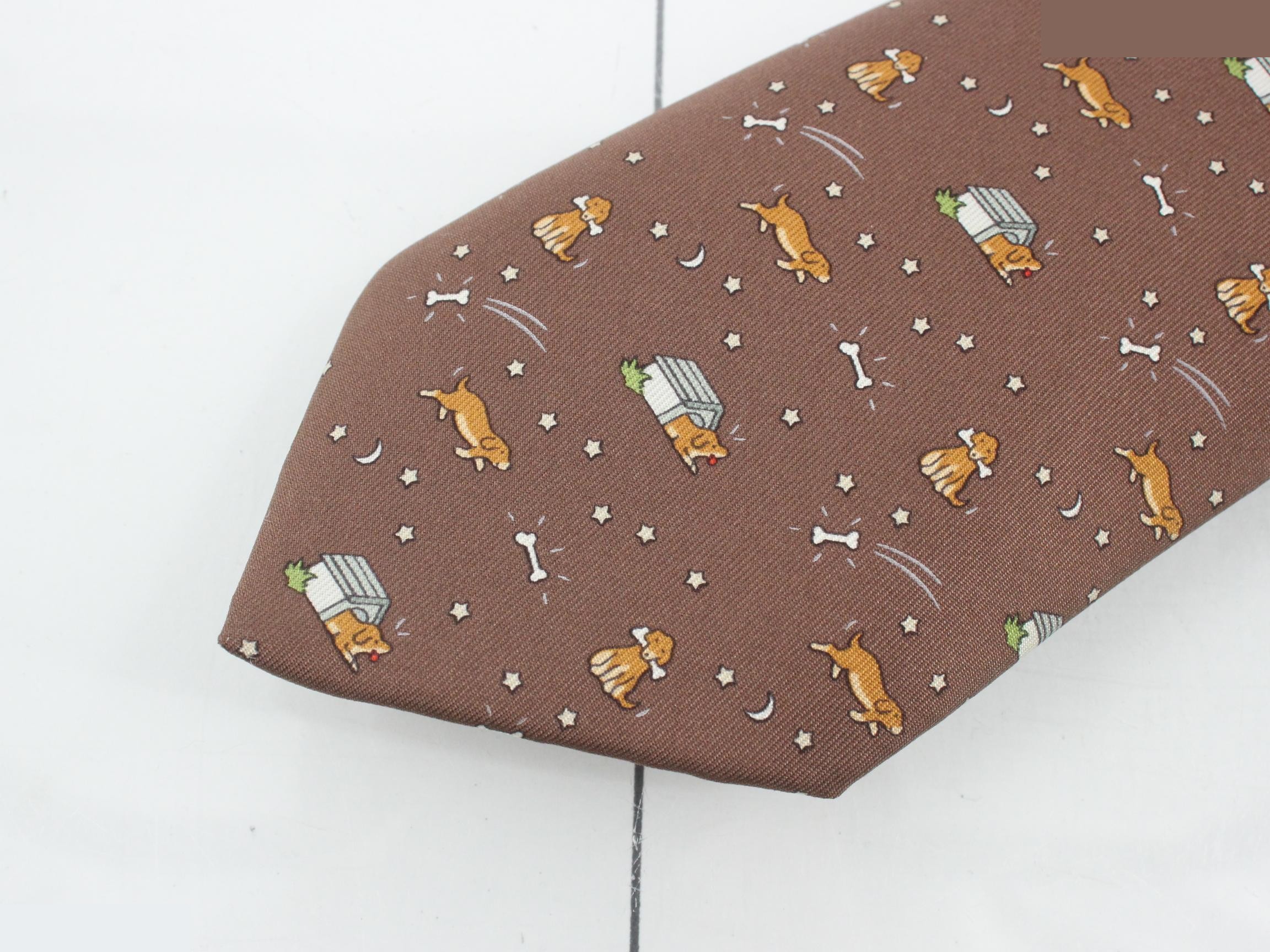 tie — view 3