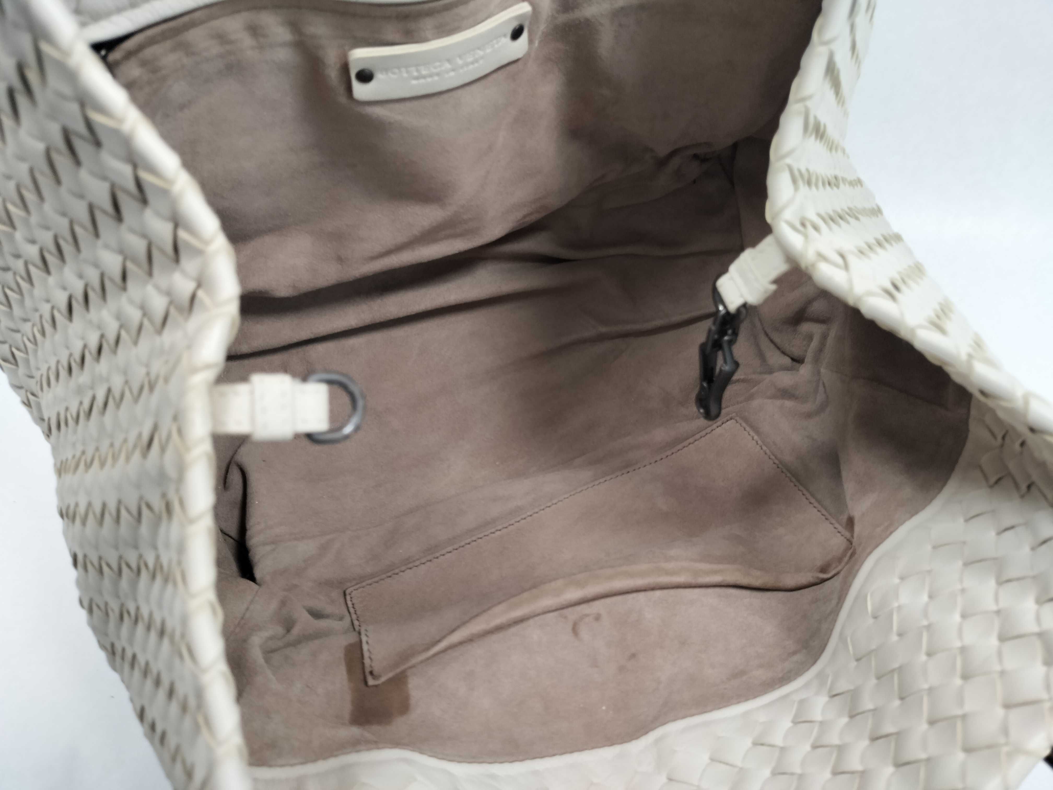 Intrecciato Leather Tote Bag (White) — view 9