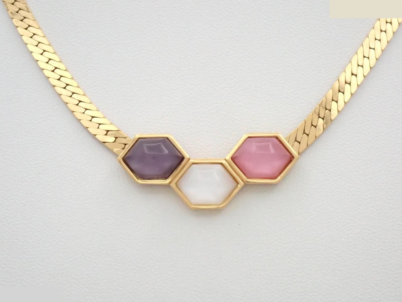 Other line: Precious metals, necklaces, pendants, neck circumference approximately 41 cm.