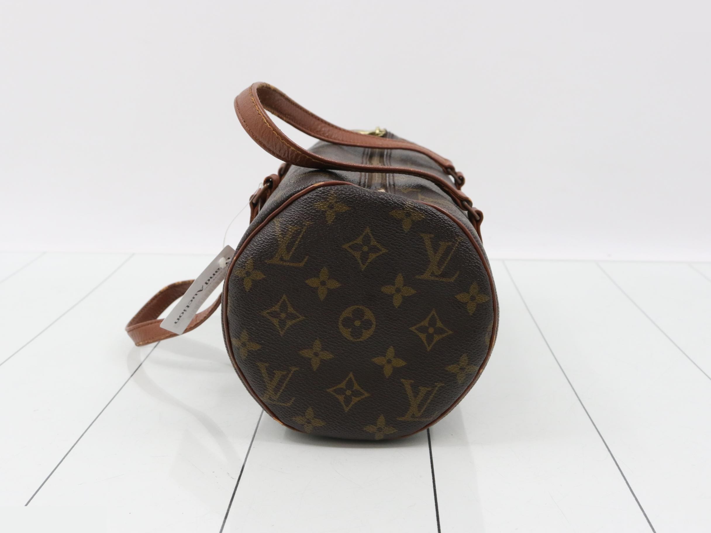 Old Papillon 30 with pouch, Monogram — view 3