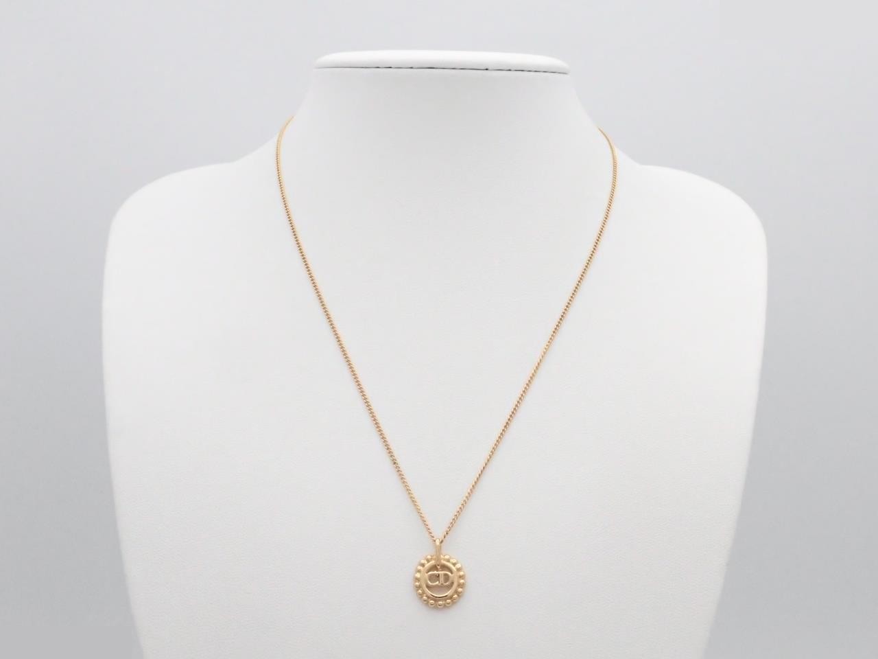 Gold chain, approximately 44 cm long. — view 3
