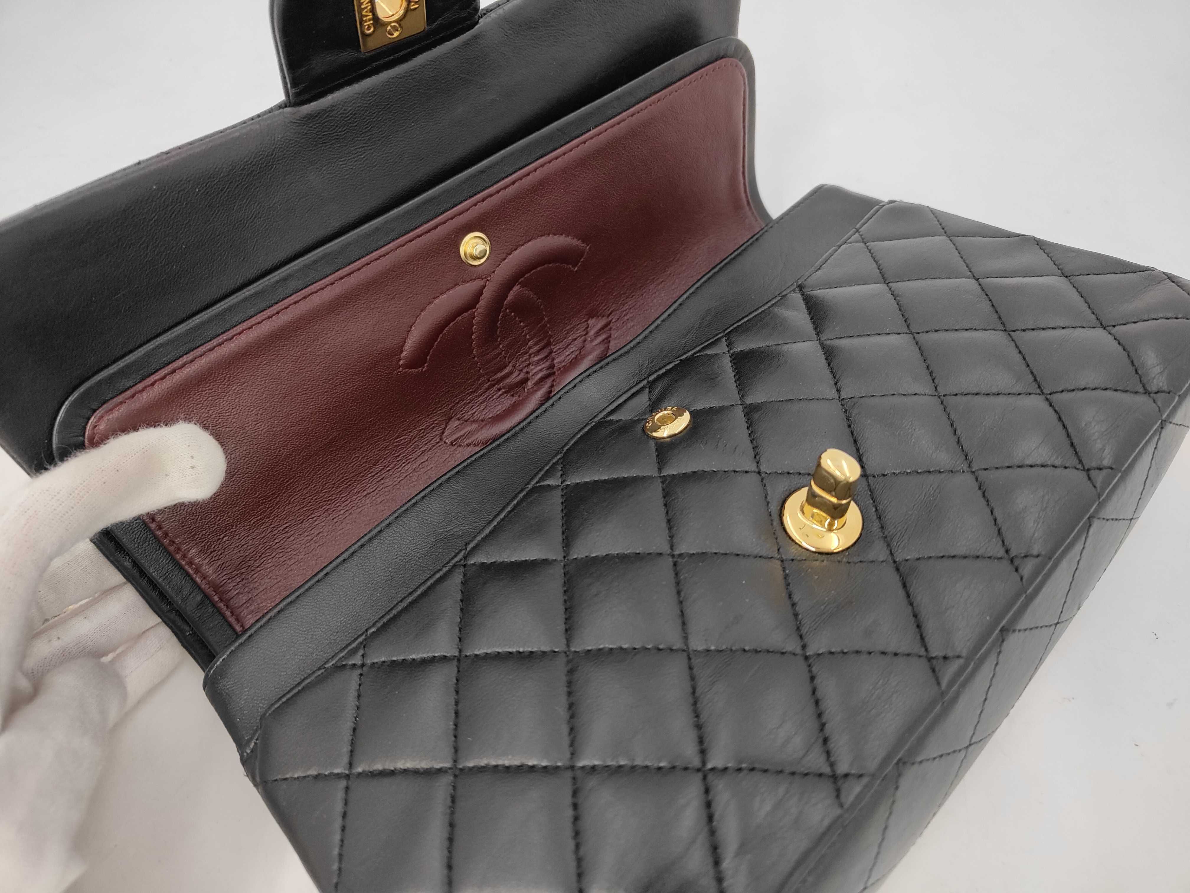 Matelassé Classic Flap Shoulder Bag (Serial Number 19) — view 7