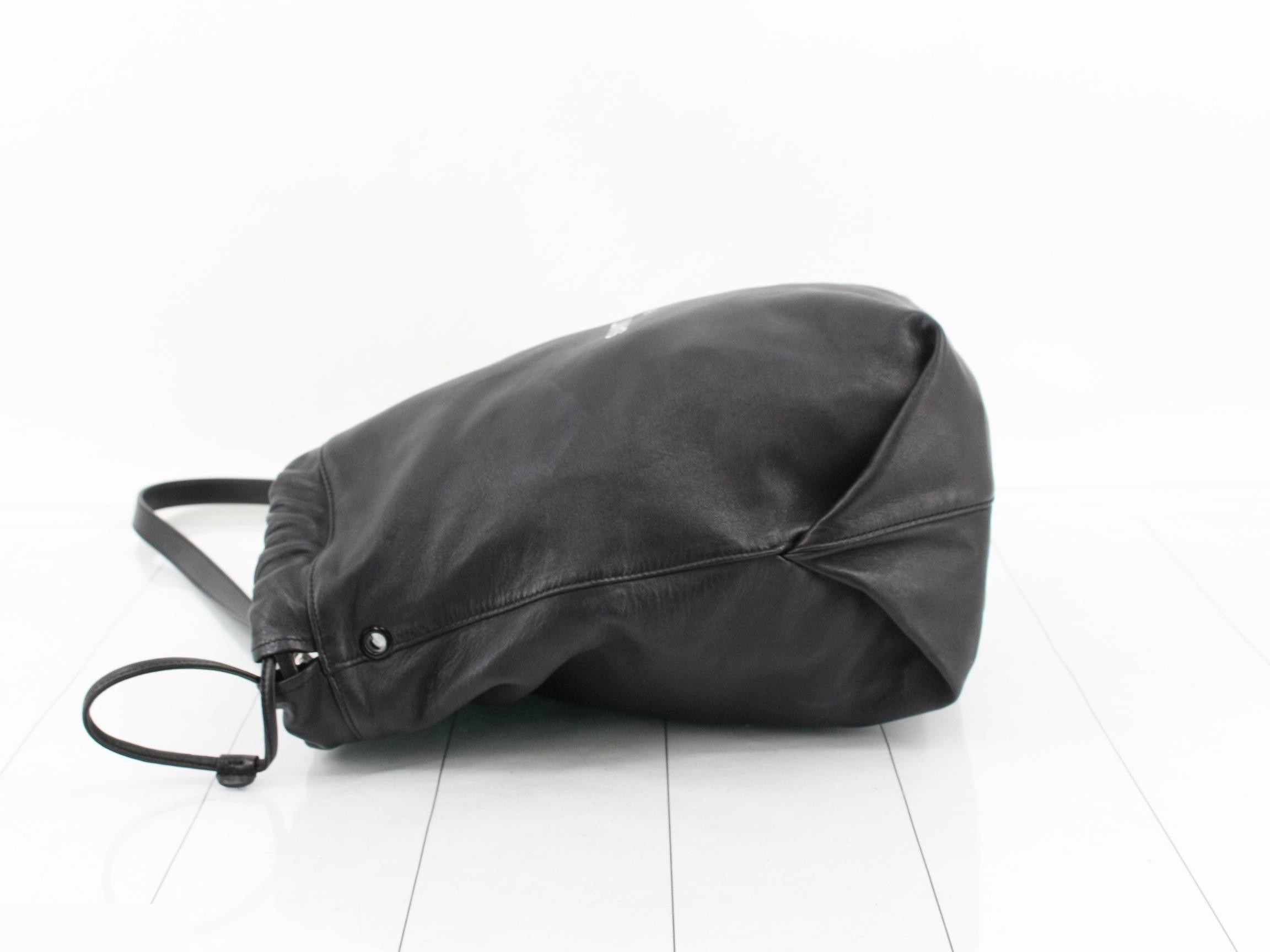 Teddy Pouch Chain Shoulder Bag Drawstring Bag Black — view 4