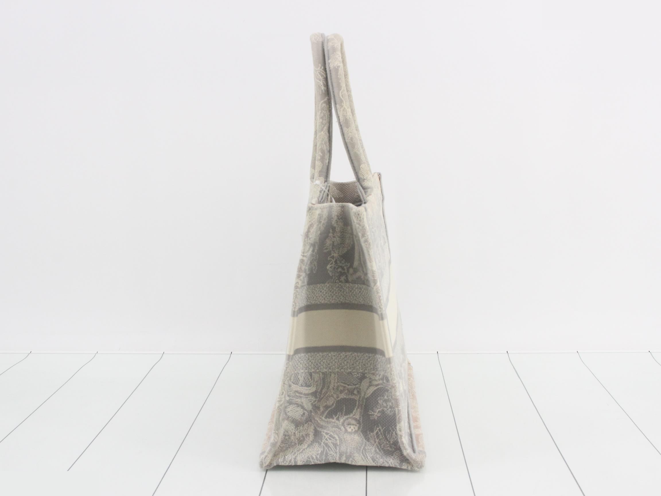 Book Tote - Medium — view 3