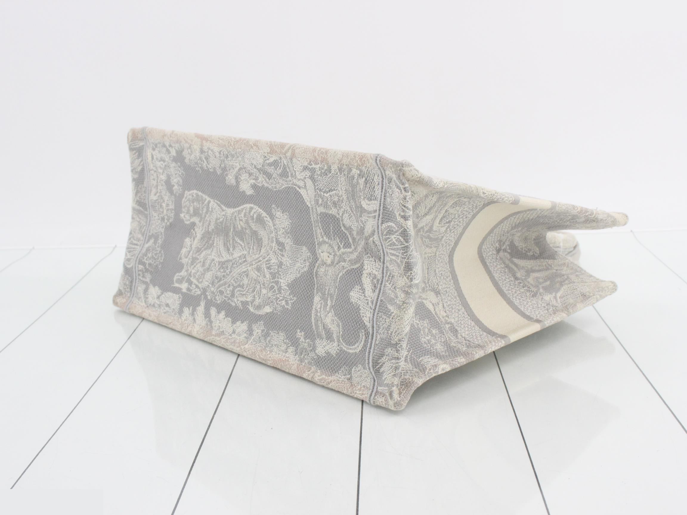 Book Tote - Medium — view 6
