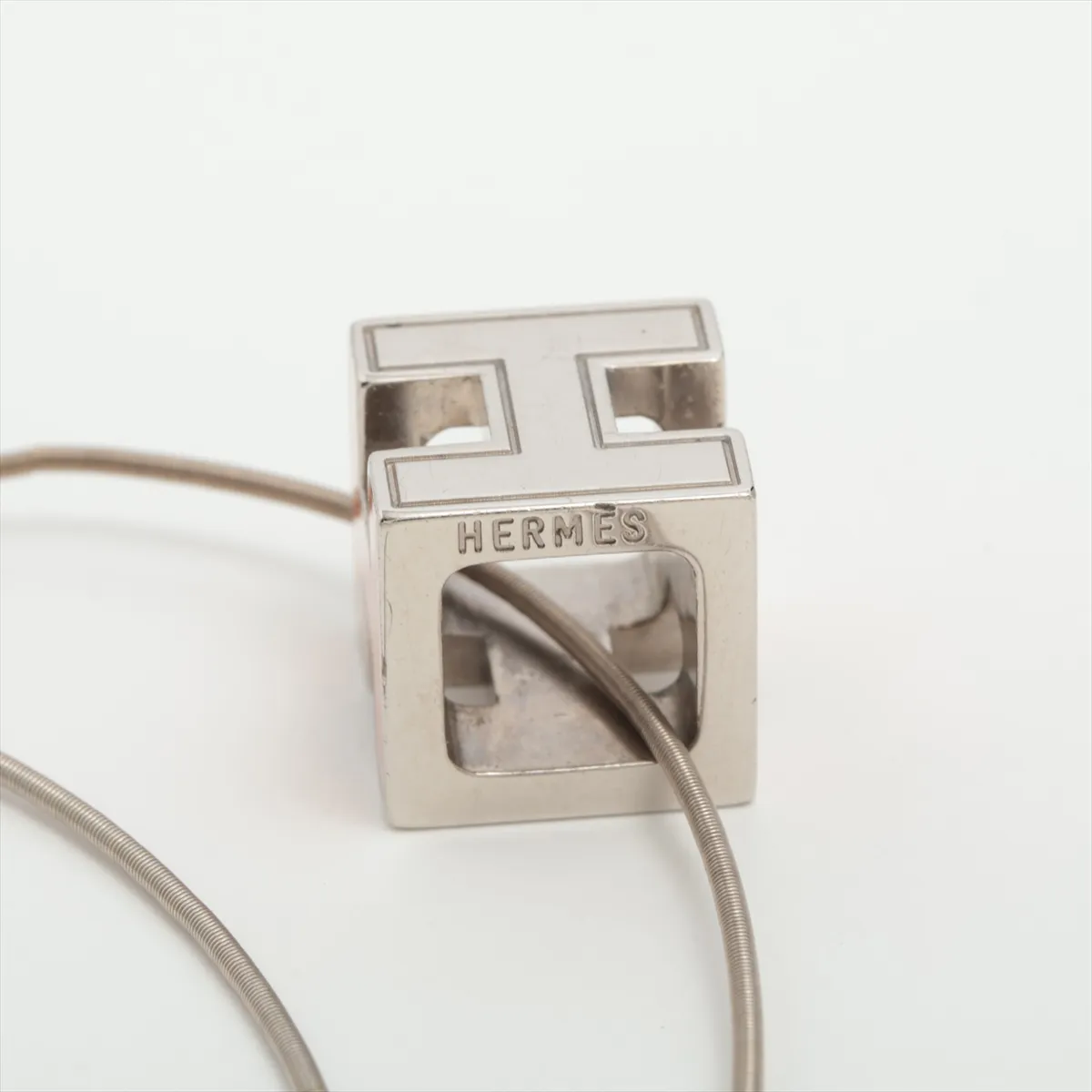 Cage de Ash H Cube Necklace Metal Silver x Orange — view 4