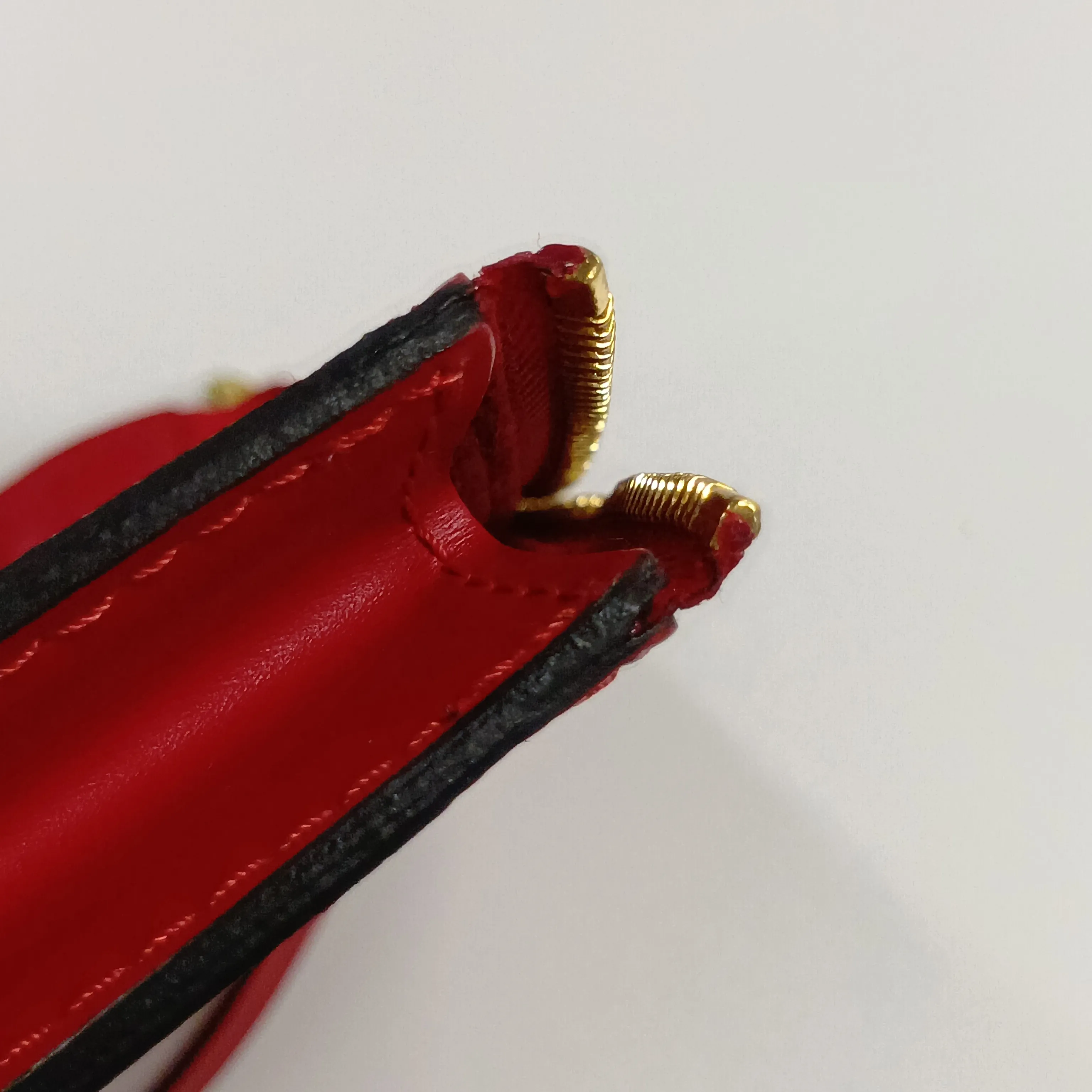 Epi Pochette Accessoires M52947 AR0978 Red — view 11