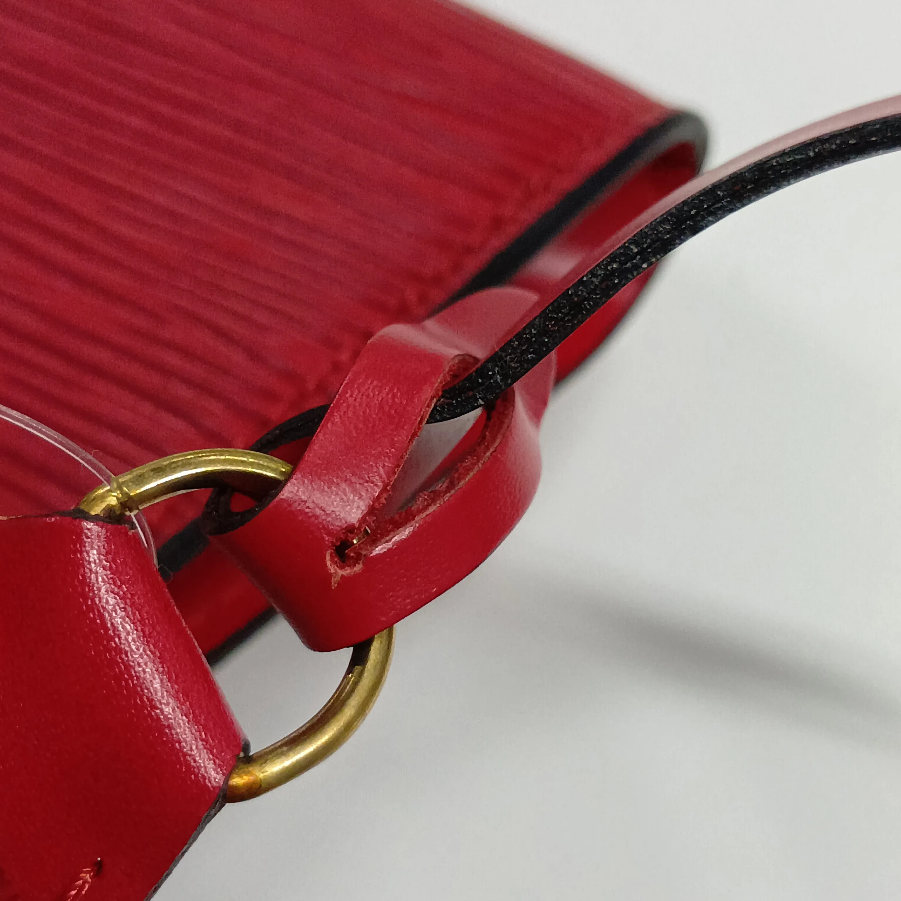 Epi Pochette Accessoires M52947 AR0978 Red — view 13