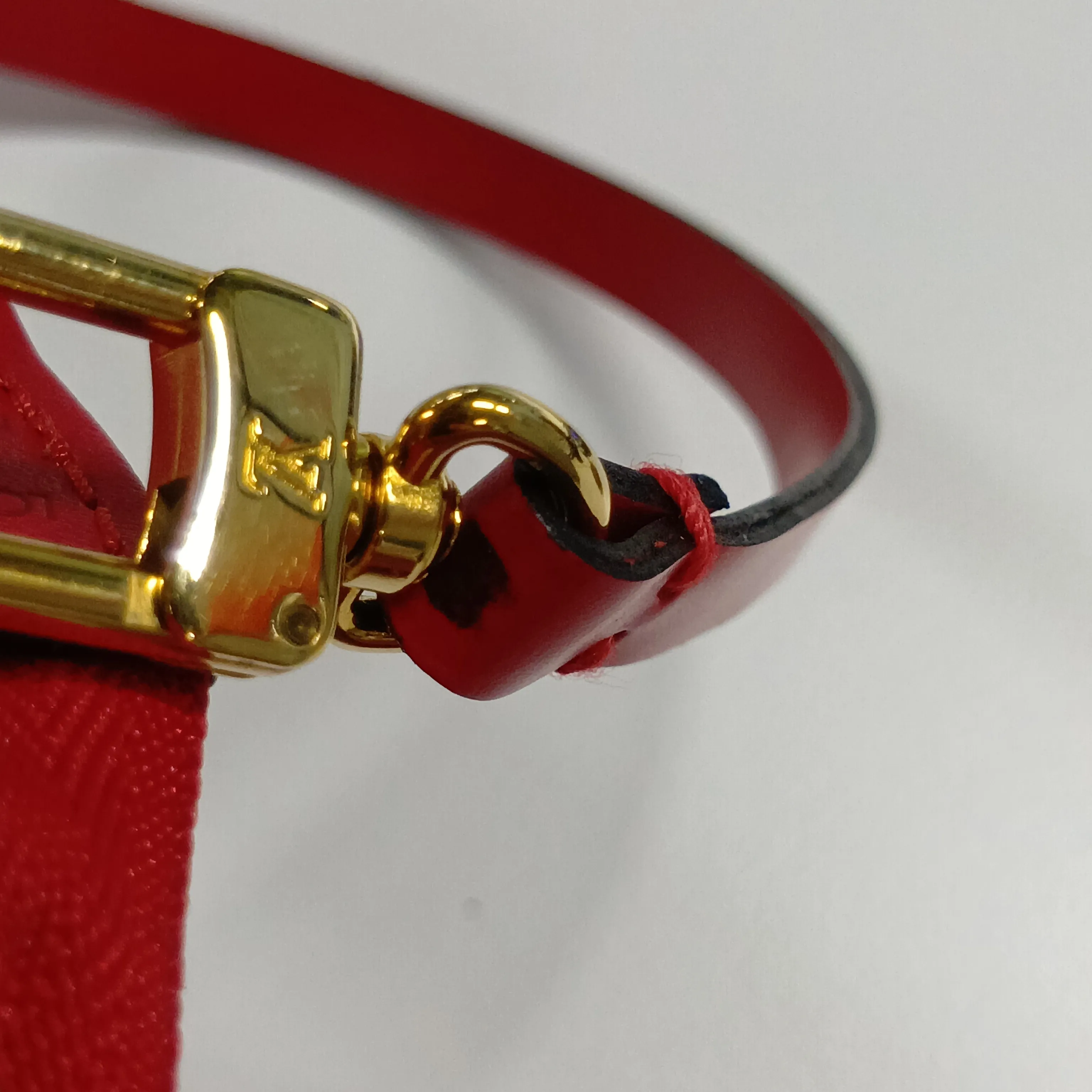 Epi Pochette Accessoires M52947 AR0978 Red — view 15