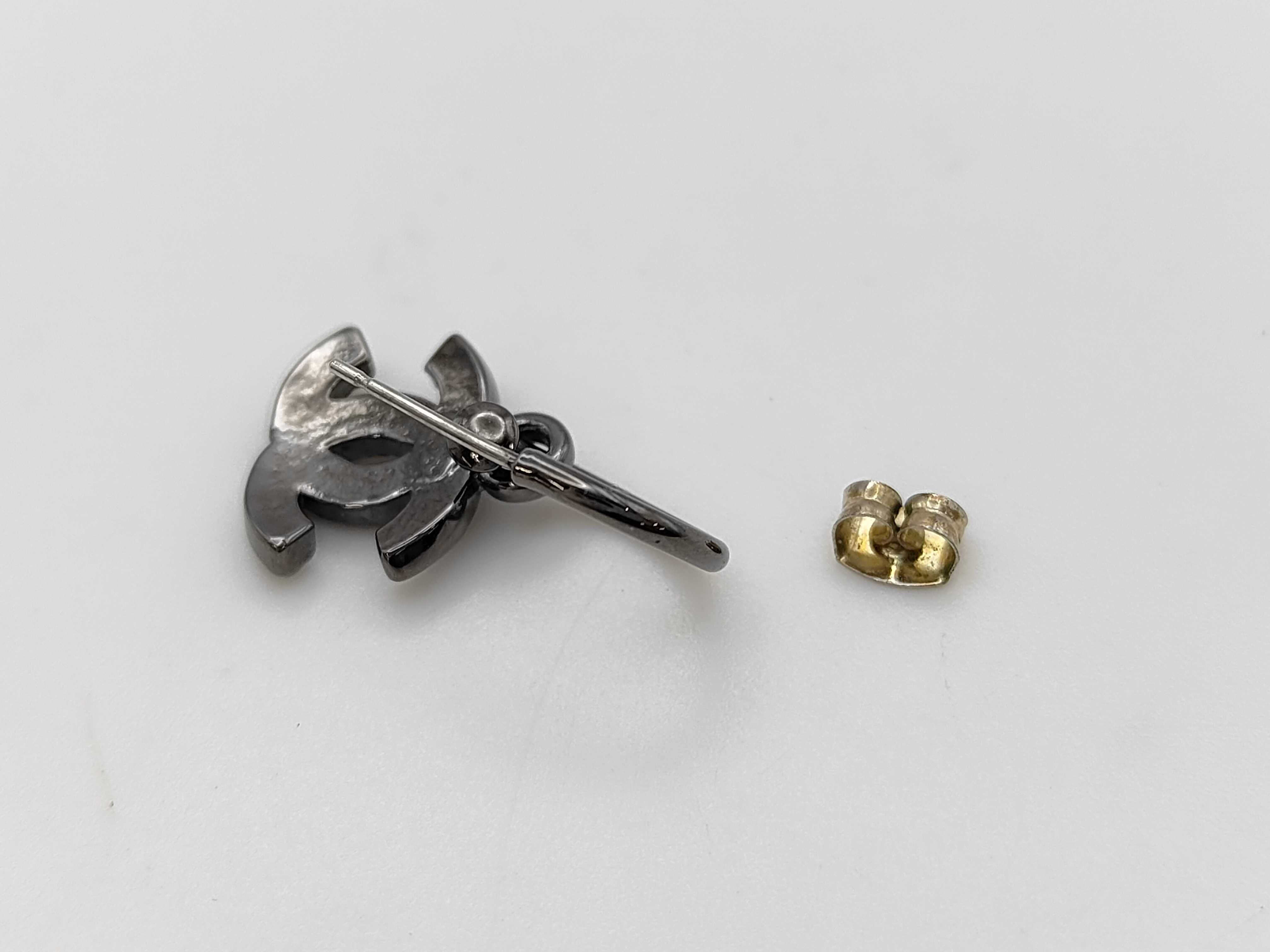 single earring — view 4