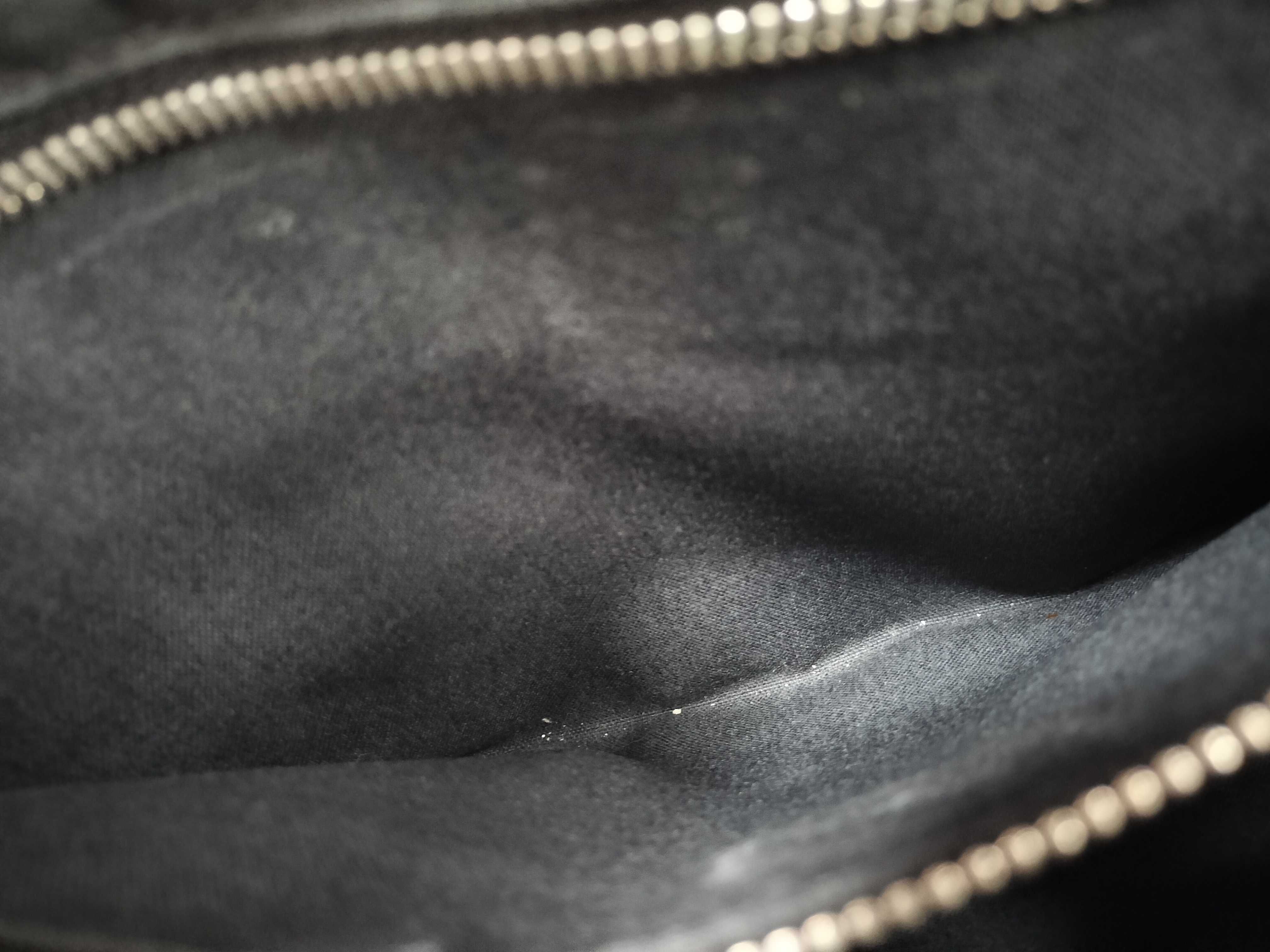 Taiga Leather Louis Vuitton Black Taiga Roman PM M32699 Shoulder Bag — view 11