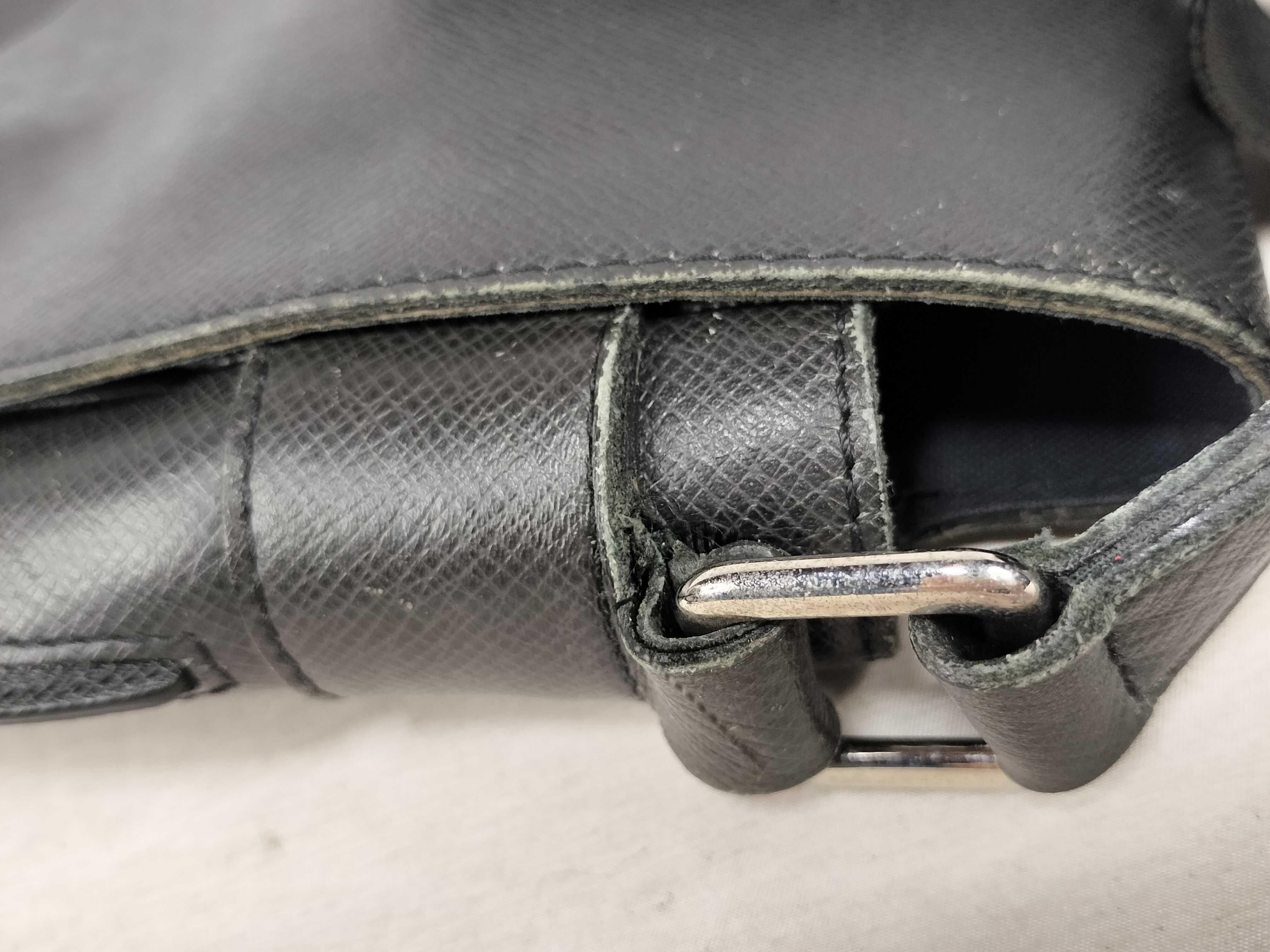 Taiga Leather Louis Vuitton Black Taiga Roman PM M32699 Shoulder Bag — view 15