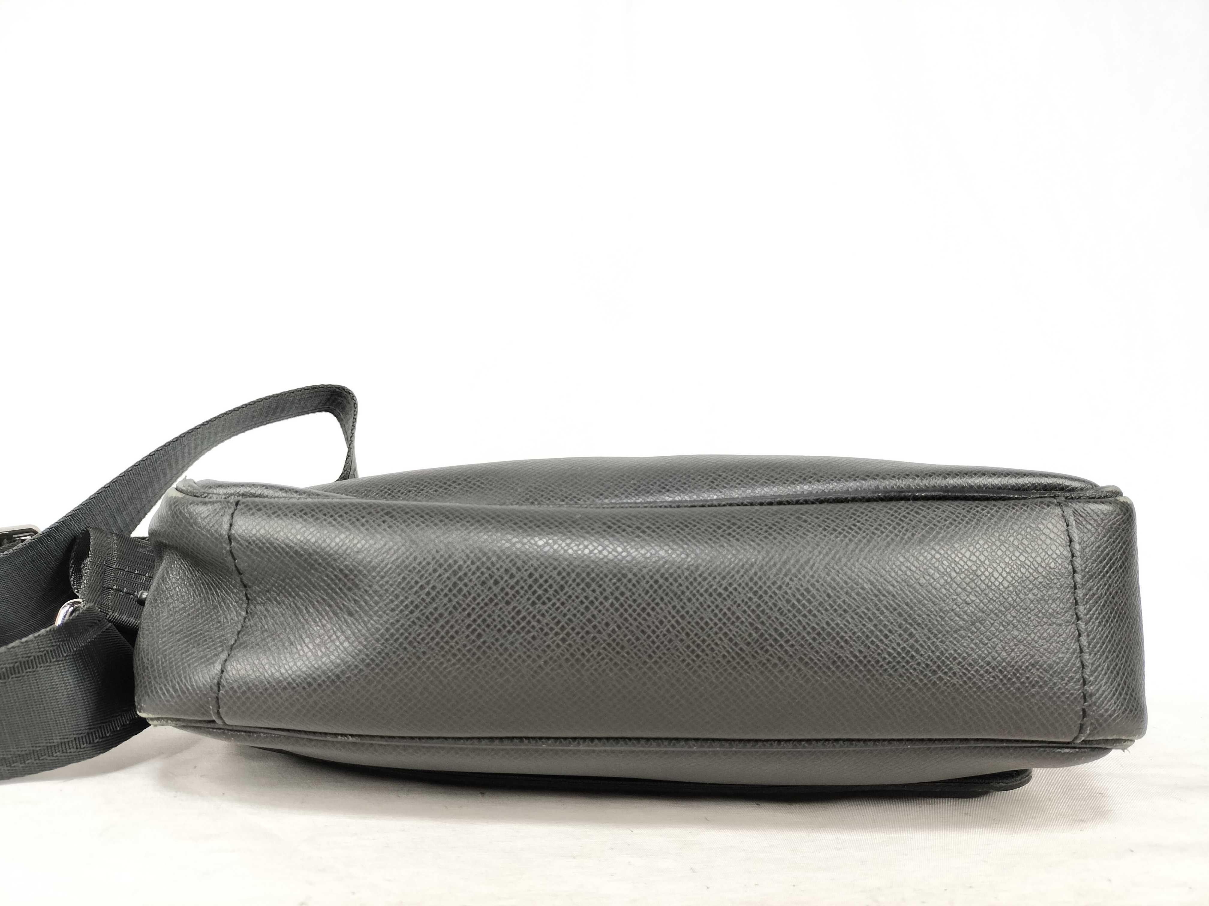 Taiga Leather Louis Vuitton Black Taiga Roman PM M32699 Shoulder Bag — view 7