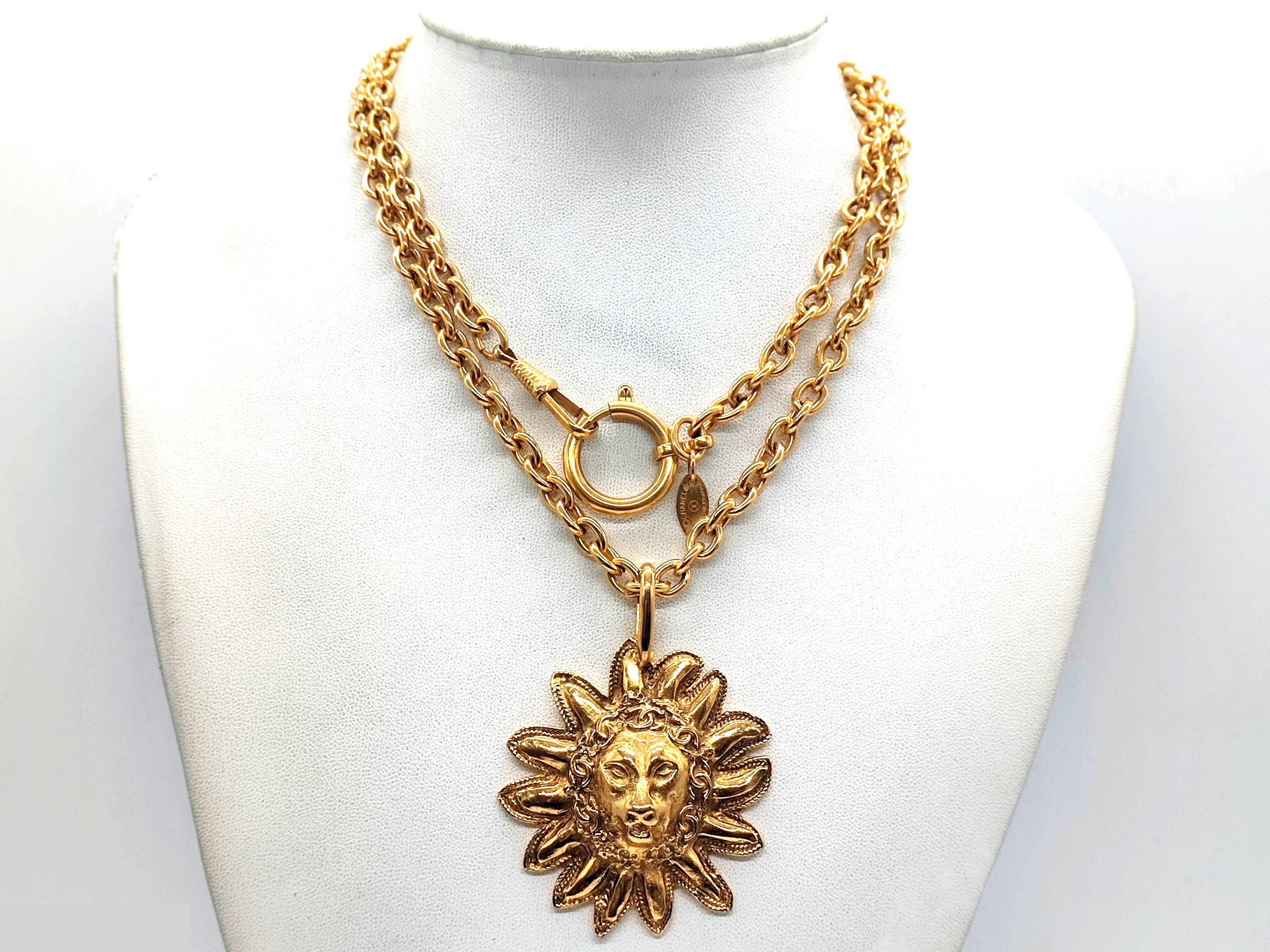 Lion necklace, chain approximately 76cm