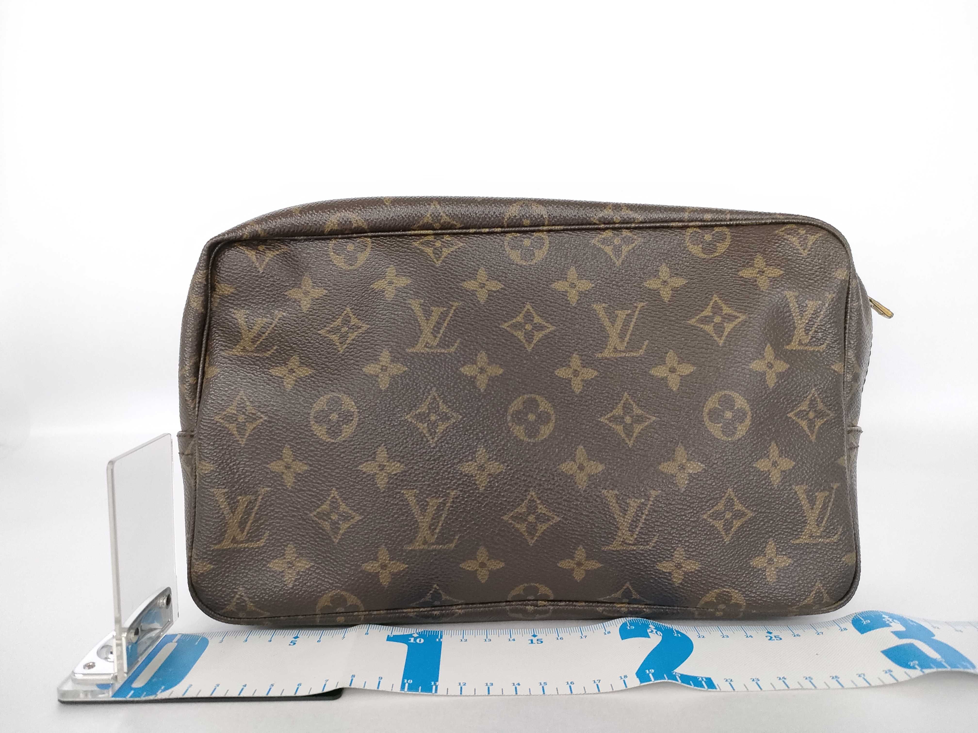 Monogram Louis Vuitton Tours Toilette 28 Pouch — view 2