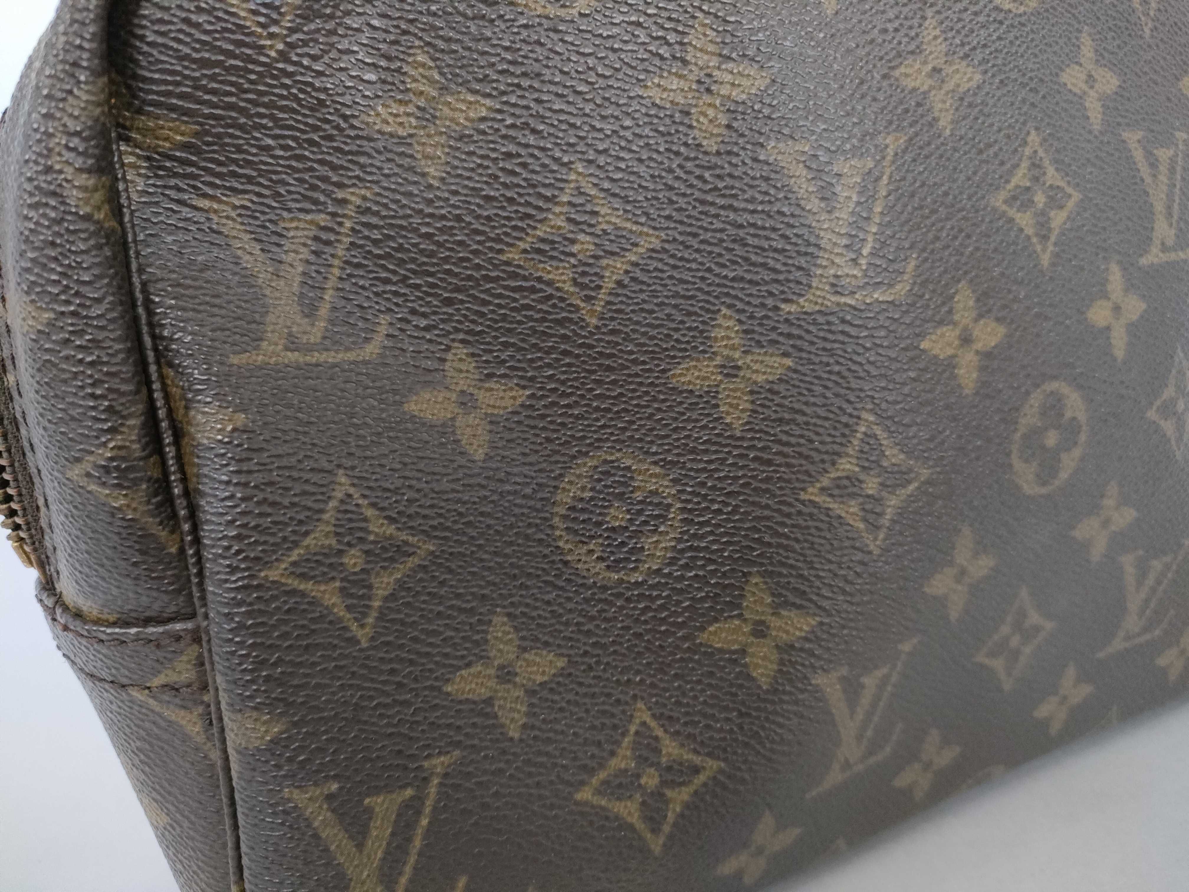 Monogram Louis Vuitton Tours Toilette 28 Pouch — view 12