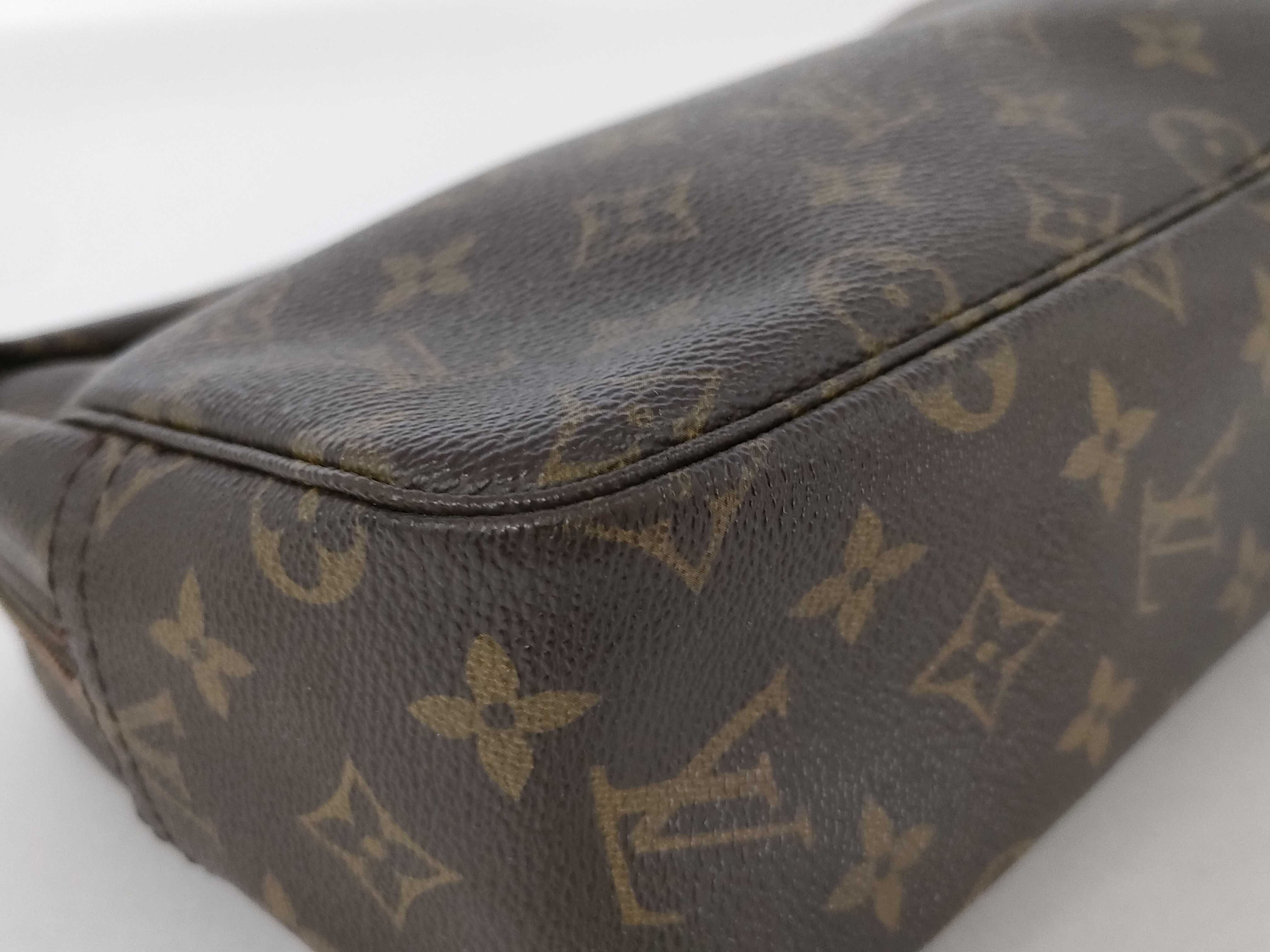 Monogram Louis Vuitton Tours Toilette 28 Pouch — view 3