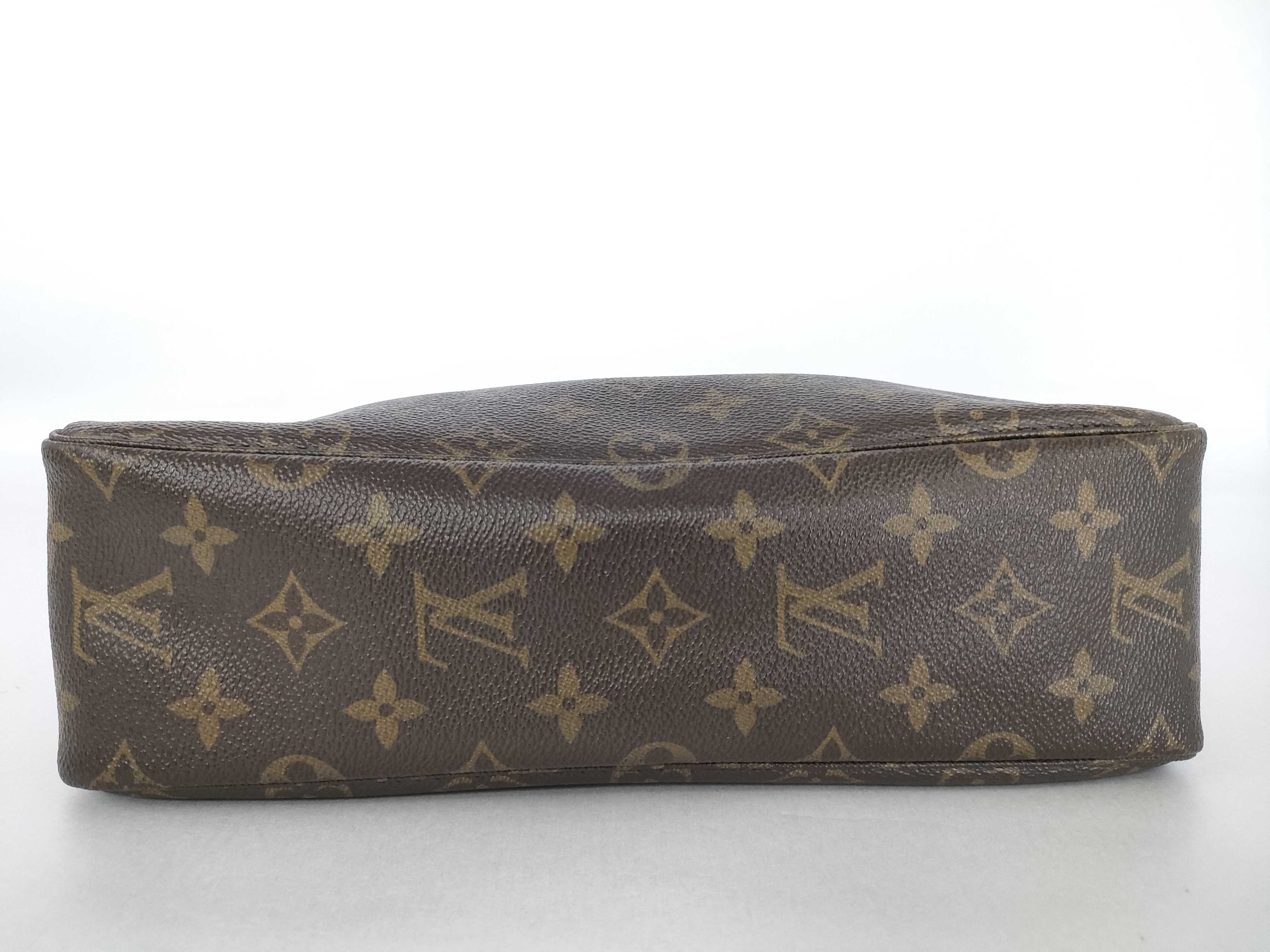 Monogram Louis Vuitton Tours Toilette 28 Pouch — view 4