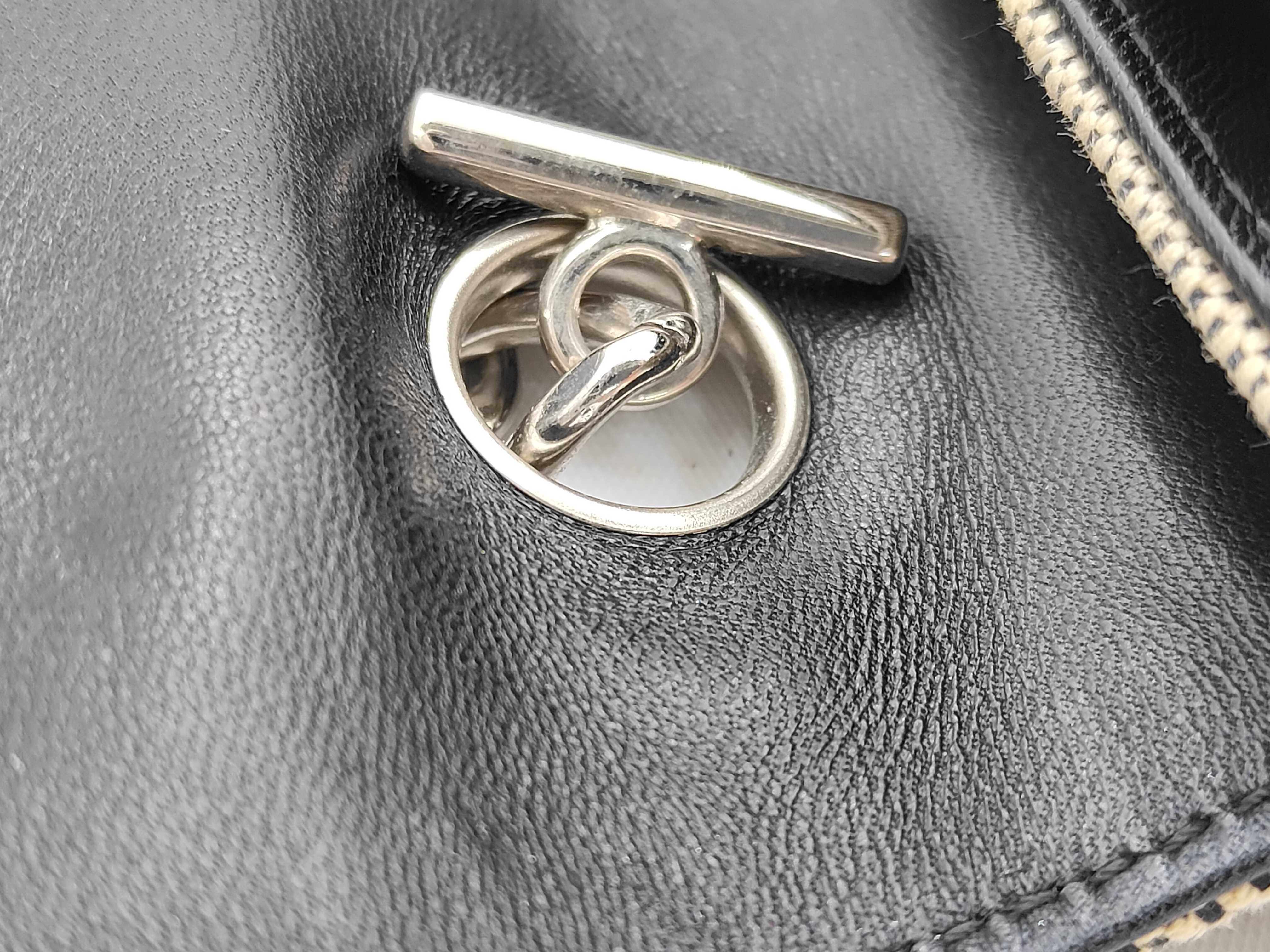 Chocolate Bar Canvas Chain Shoulder Bag Camellia No. 5 Beige Silver Hardware Shoulder Bag — view 7